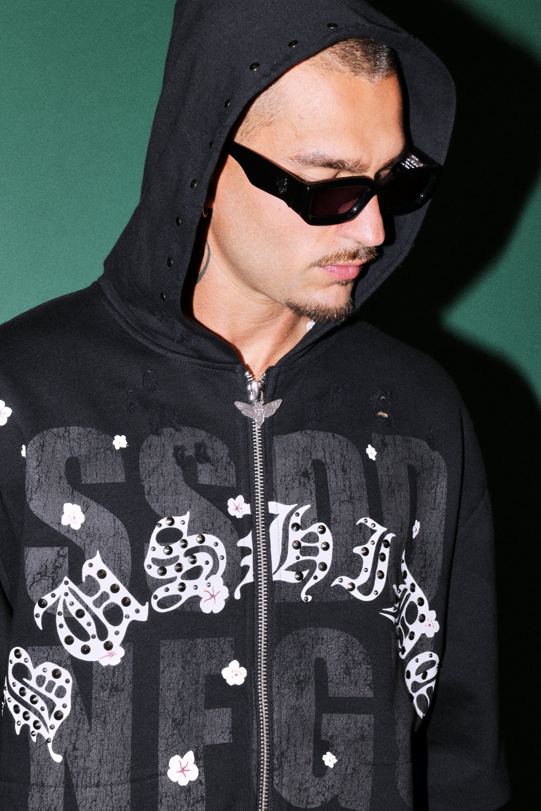 Ssddnfgu Bushido Distressed Grunge Mid Length Raw Hem Zip Hoodie in Black