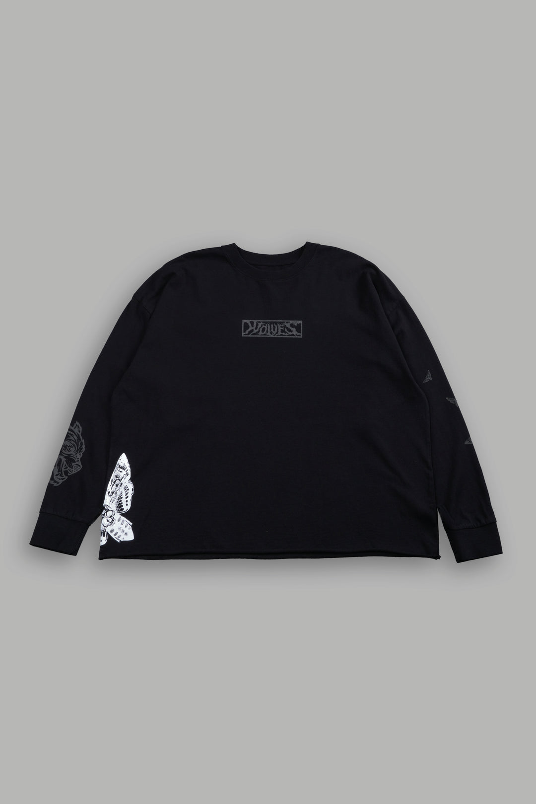 Wolves Valor Grunge Mid Length Raw Hem Ls Tee in Black