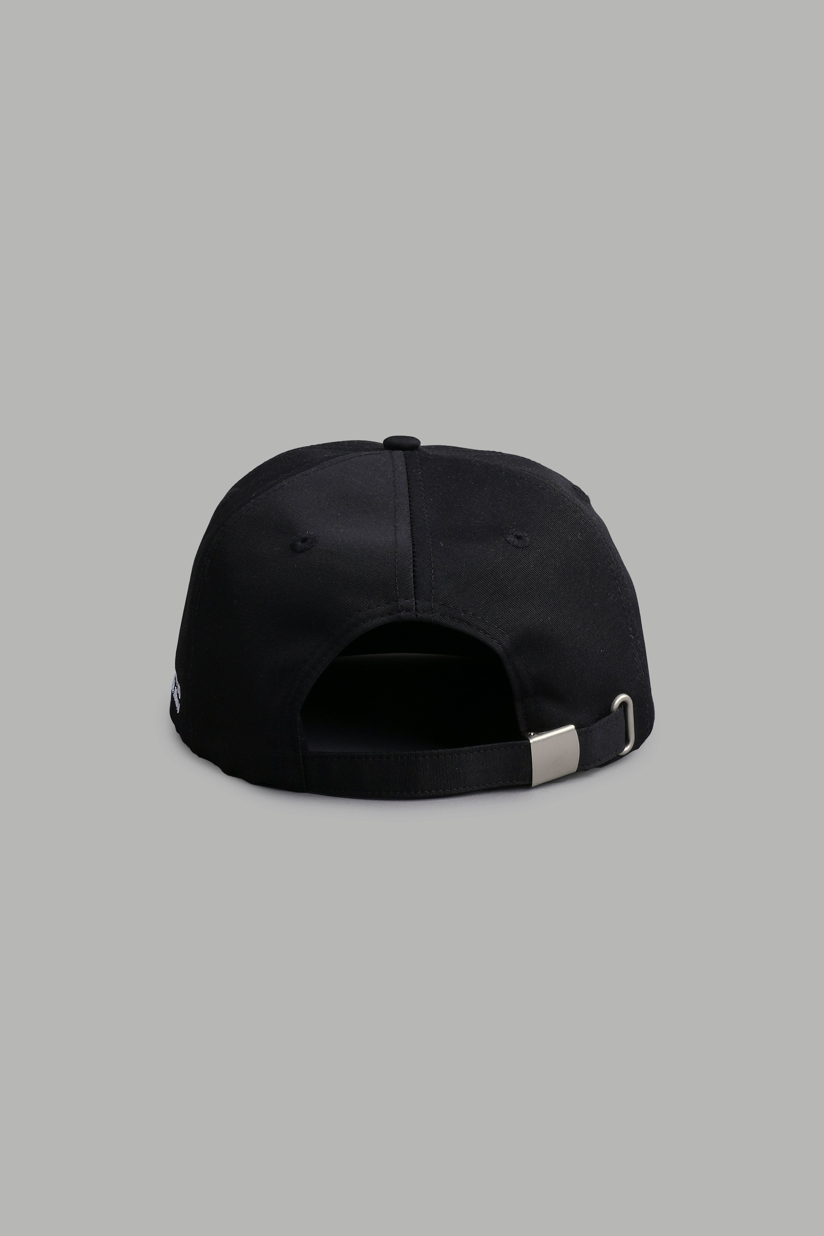 Wolves Paradise Hat in Black/White