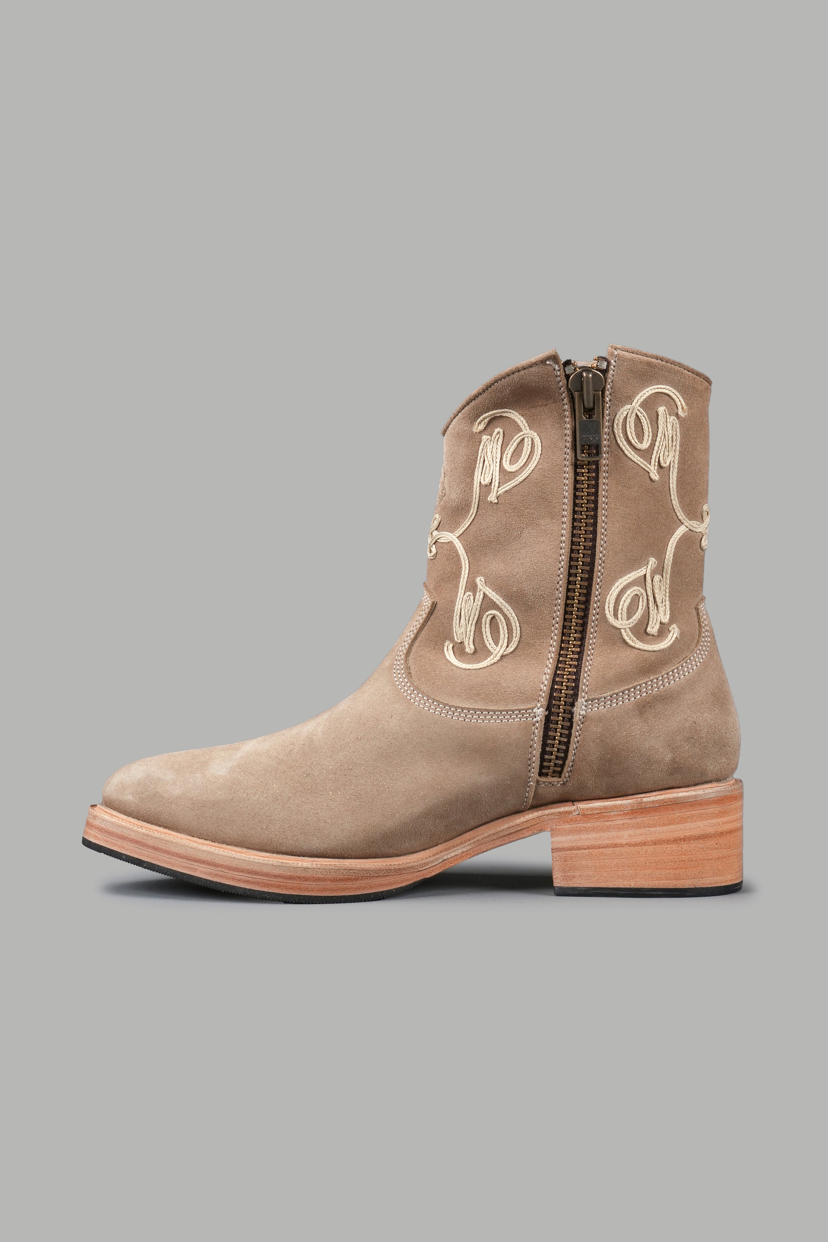 Lunger Boot in Tan