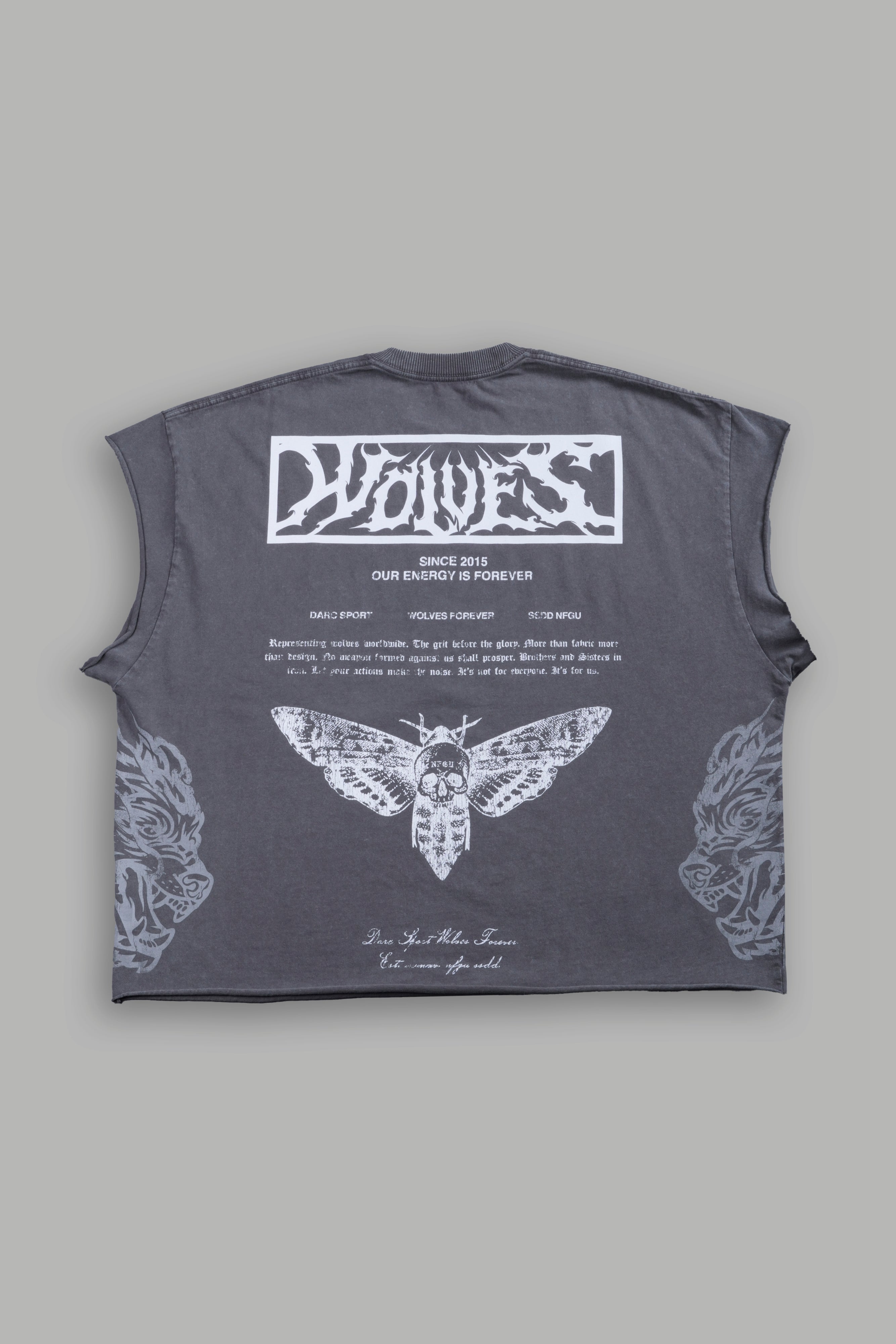 Death's-Head Grunge Cut-Off Mid Length Raw Hem Tee in Slate Gray