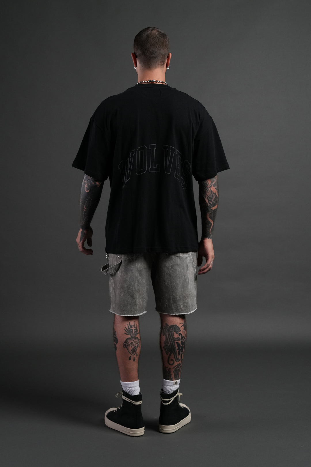 Powerhouse of the Wolves Premium Oversized Tee in Black