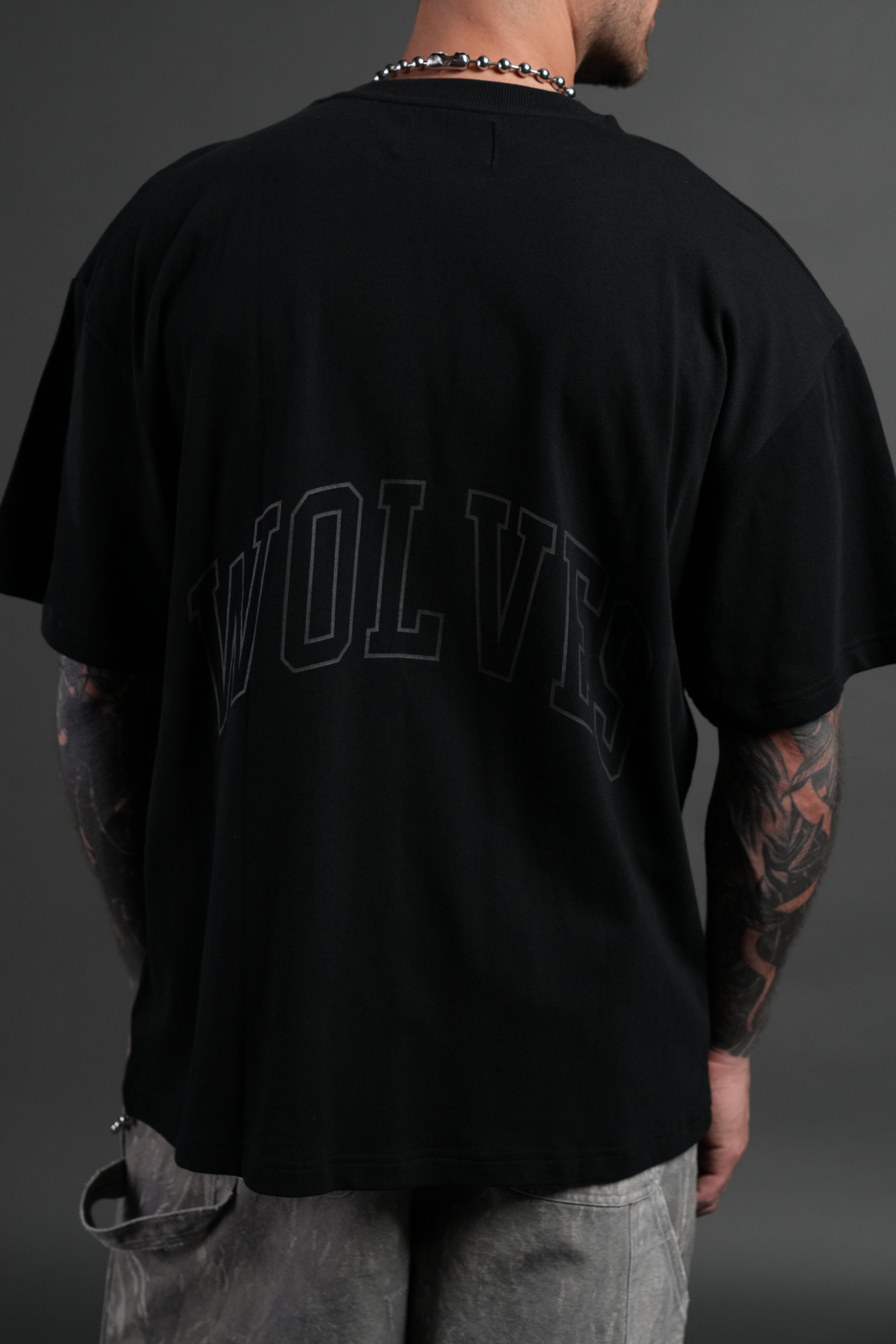 Powerhouse of the Wolves Premium Oversized Tee in Black