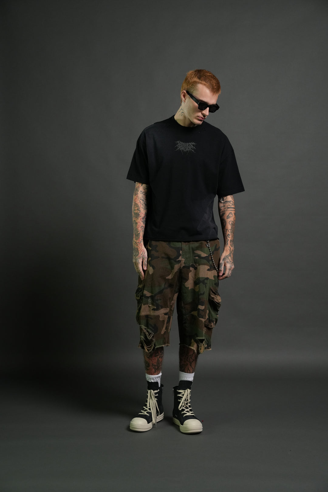 Rise of Beru Grunge Mid-Length Raw Hem Tee in Black Sun Fade