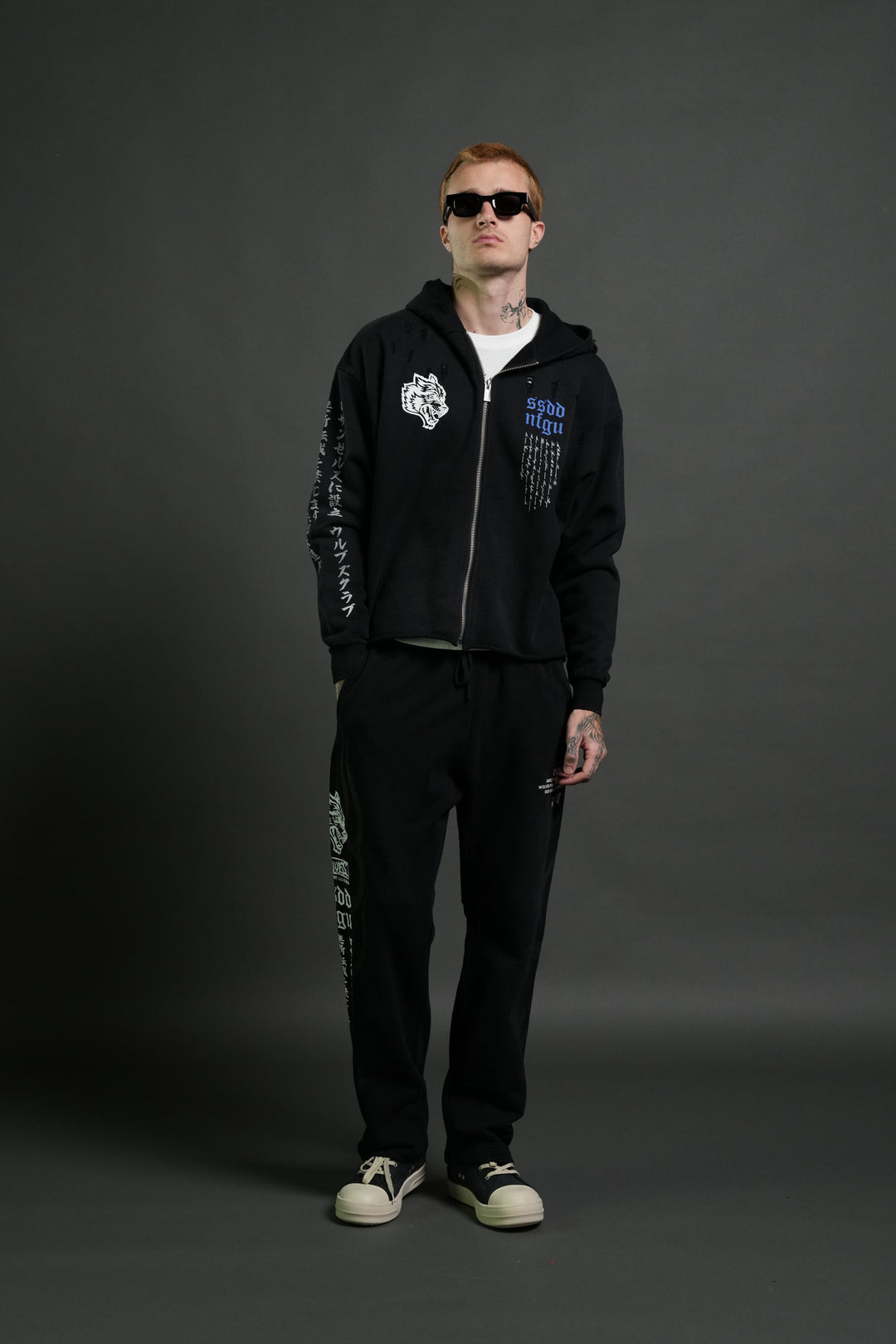 Relentless Distressed Grunge Mid Length Raw Hem Zip Hoodie in Black Sun Fade