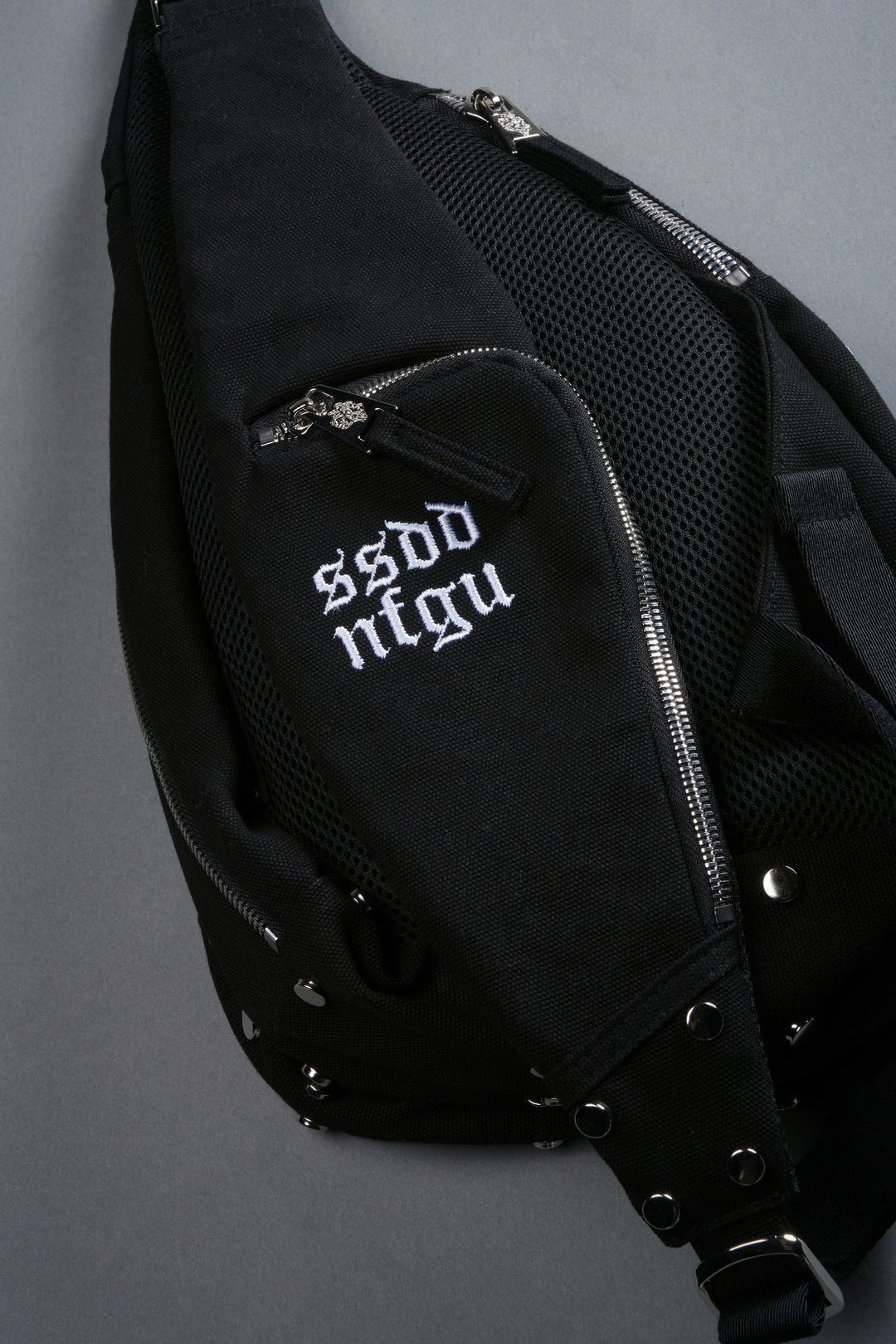 Wolf Head Ronin Side Bag in Black
