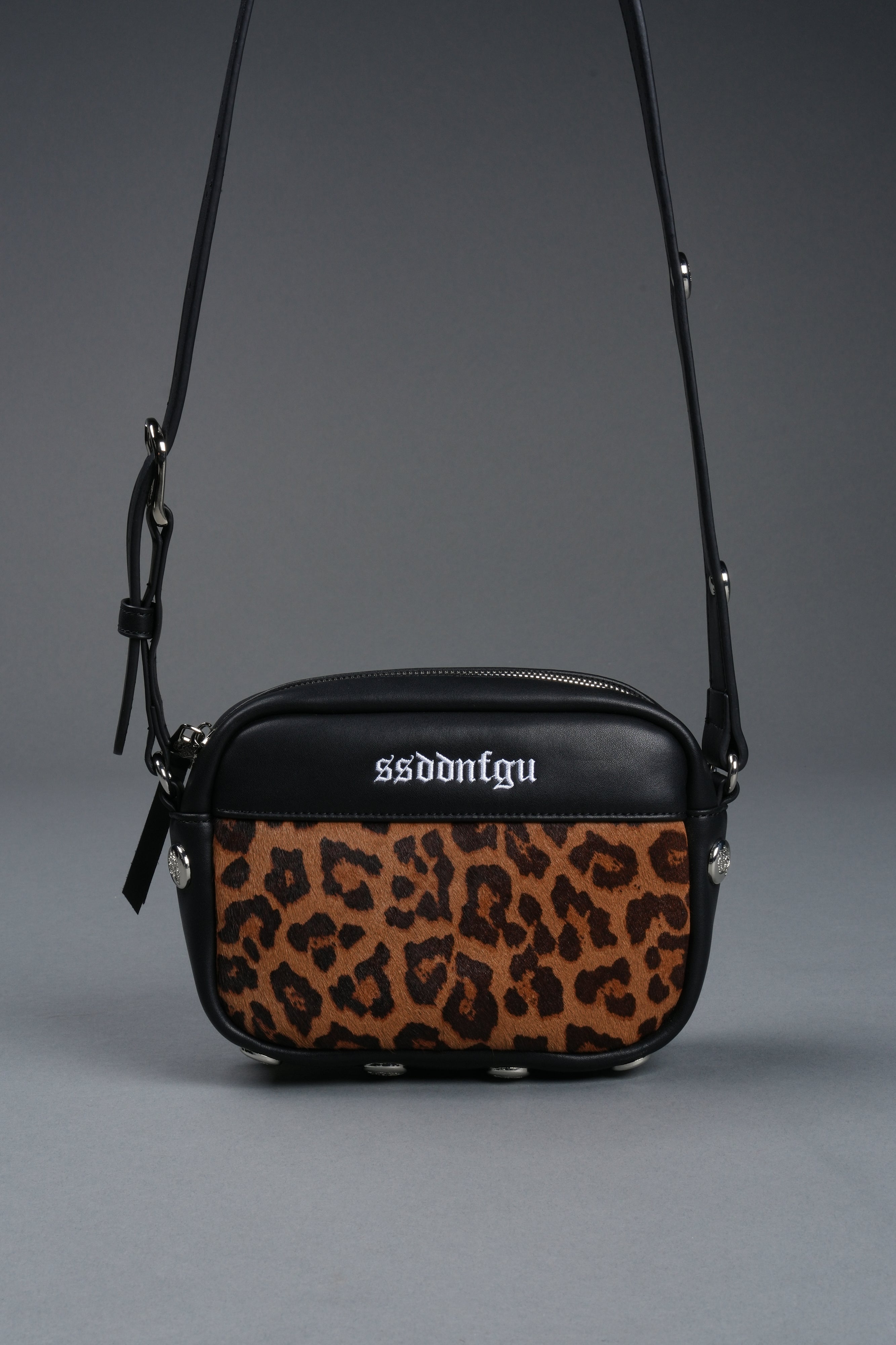 Wolf Head Rodman Leather Side Bag in Black