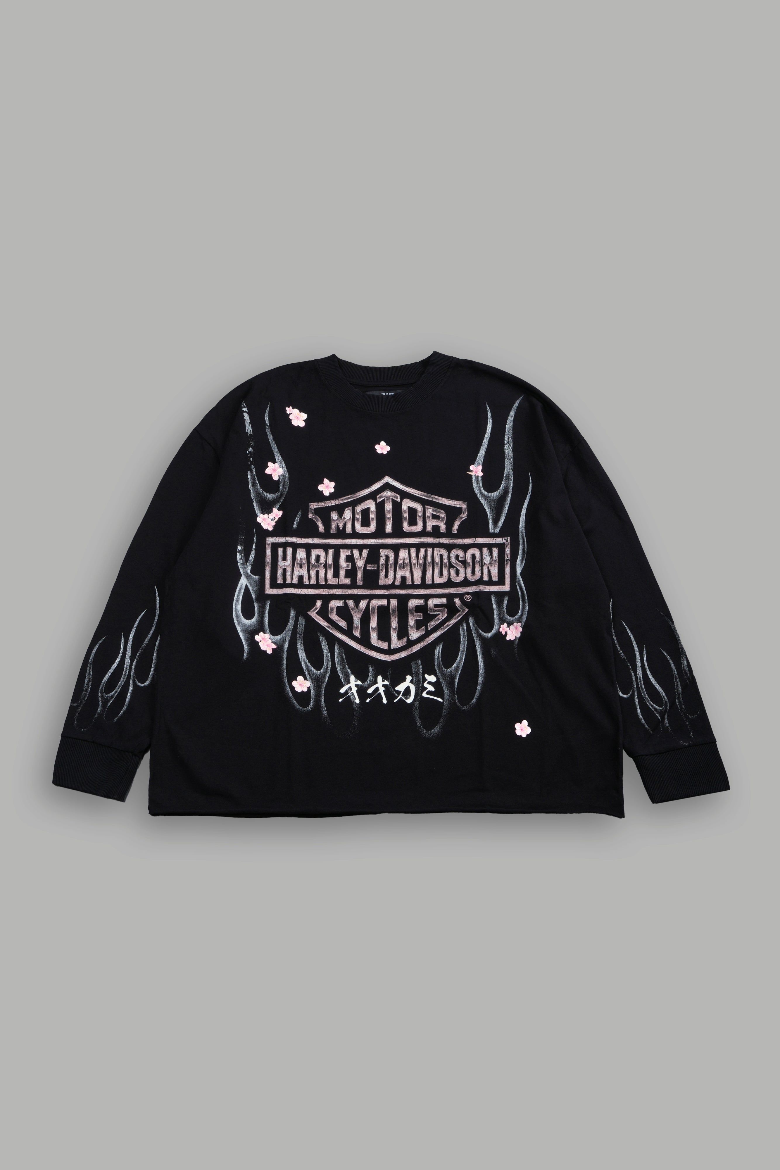 Darc Blossom Grunge Mid Length Raw Hem Ls Tee in Black
