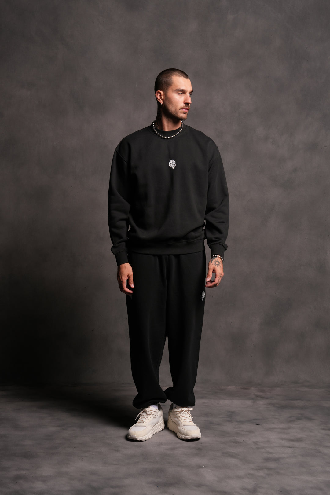 Wolf Head London Crewneck in Black
