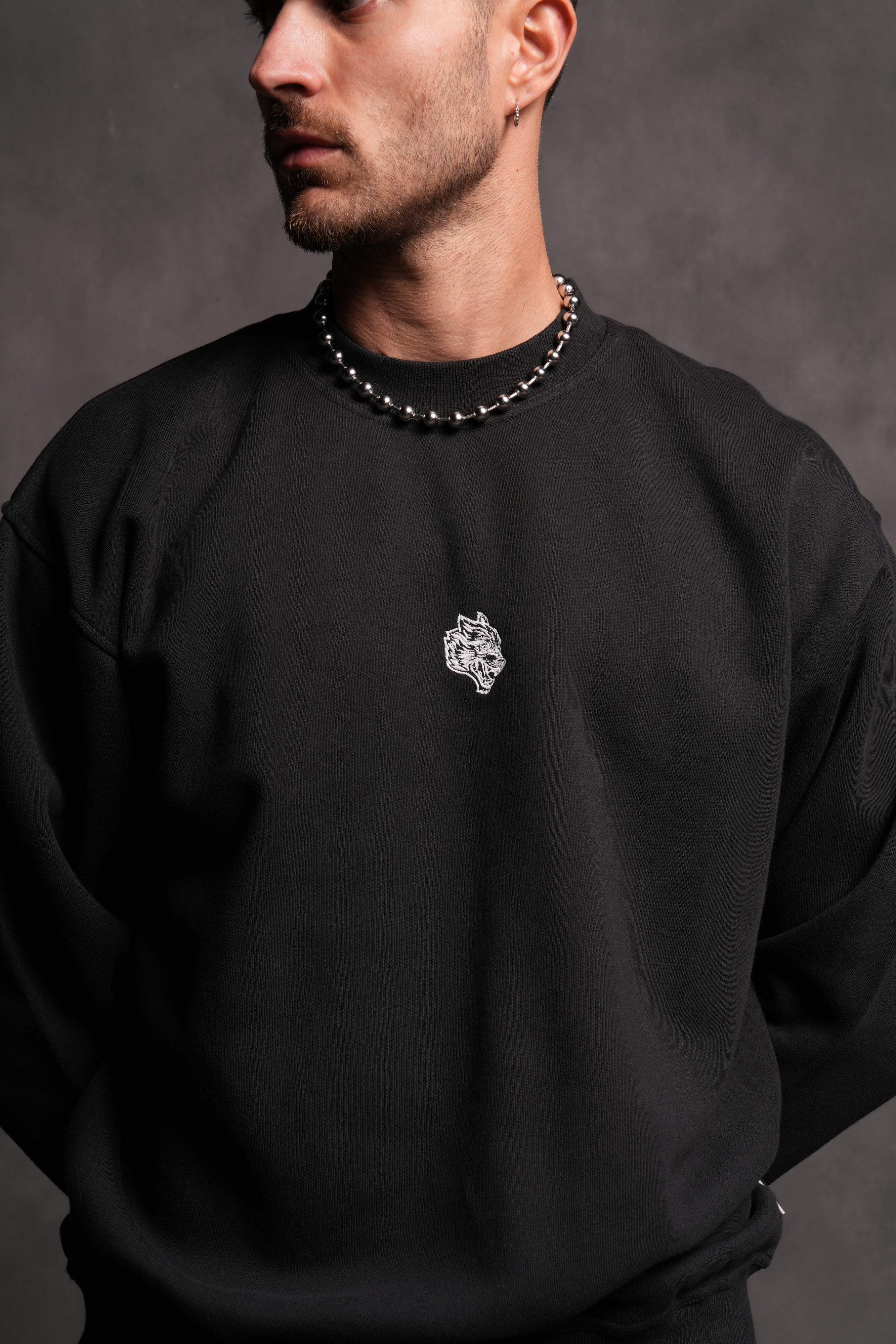 トップス OVERDYED STOCK LOGO CREW BLACK L Wolf Head London Crewneck in Black – DarcSport