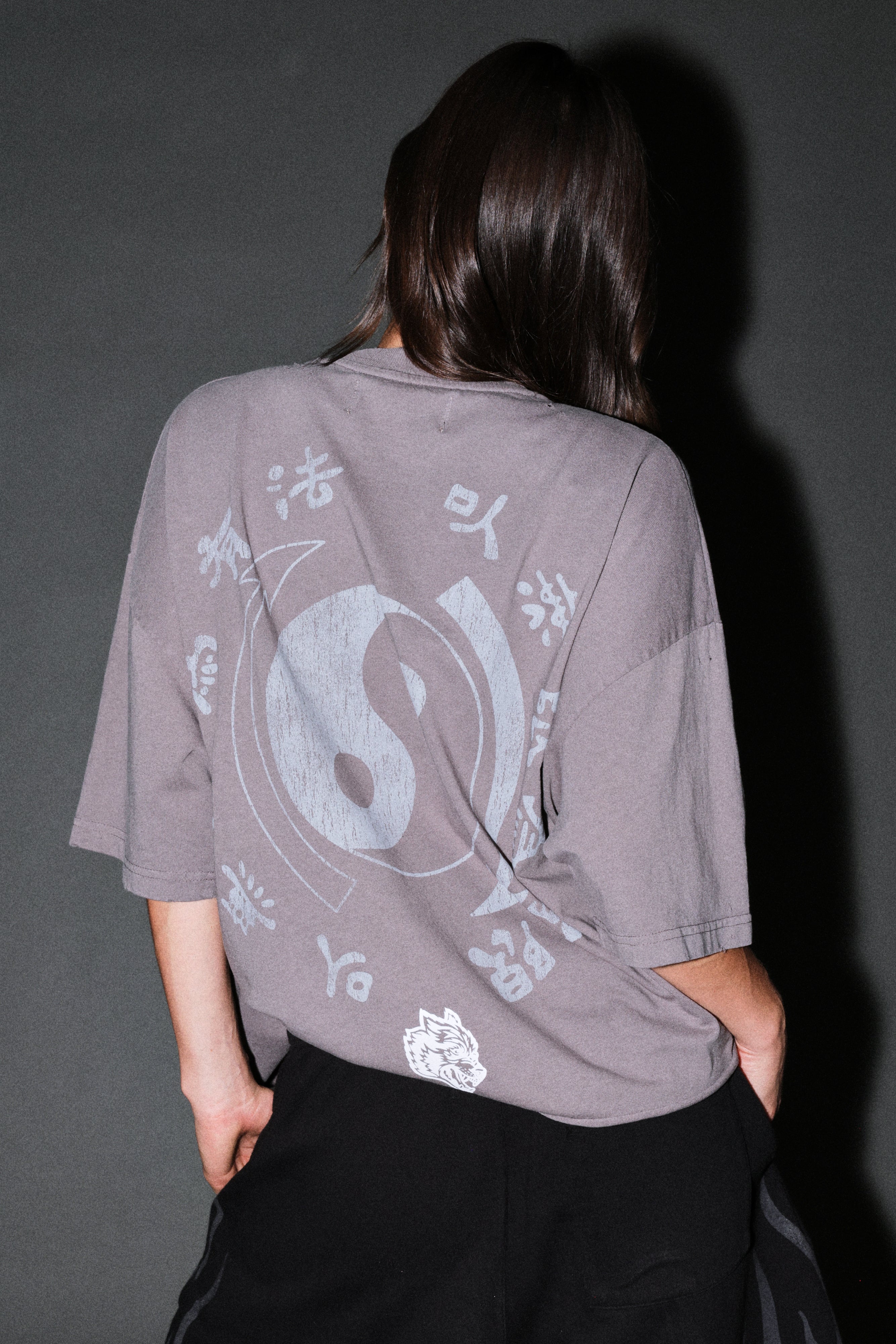 Bruce Lee Forever Distressed Grunge Box Cut Tee V2 in Slate Gray