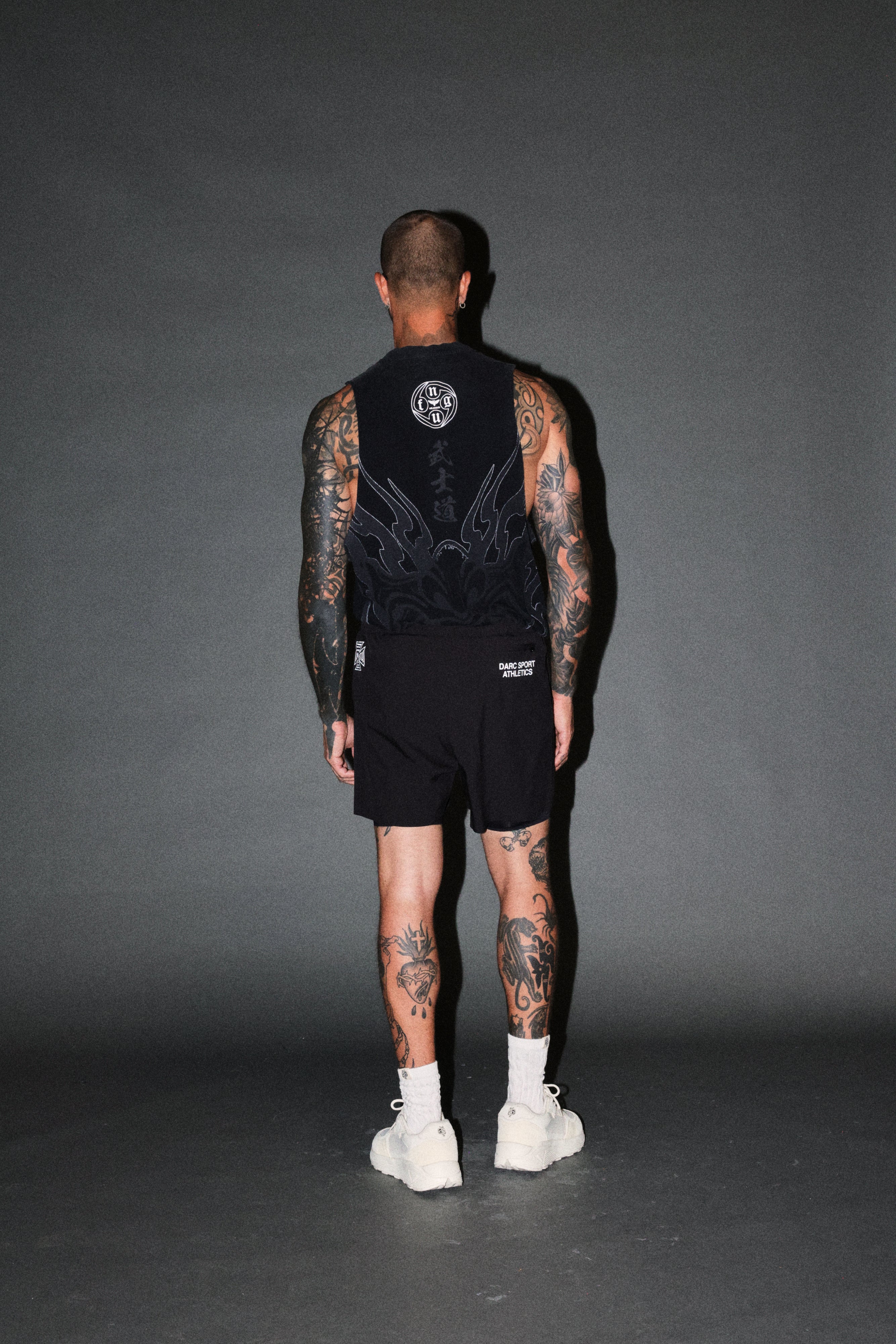 Half Mask Tommy Muscle Tee in Black
