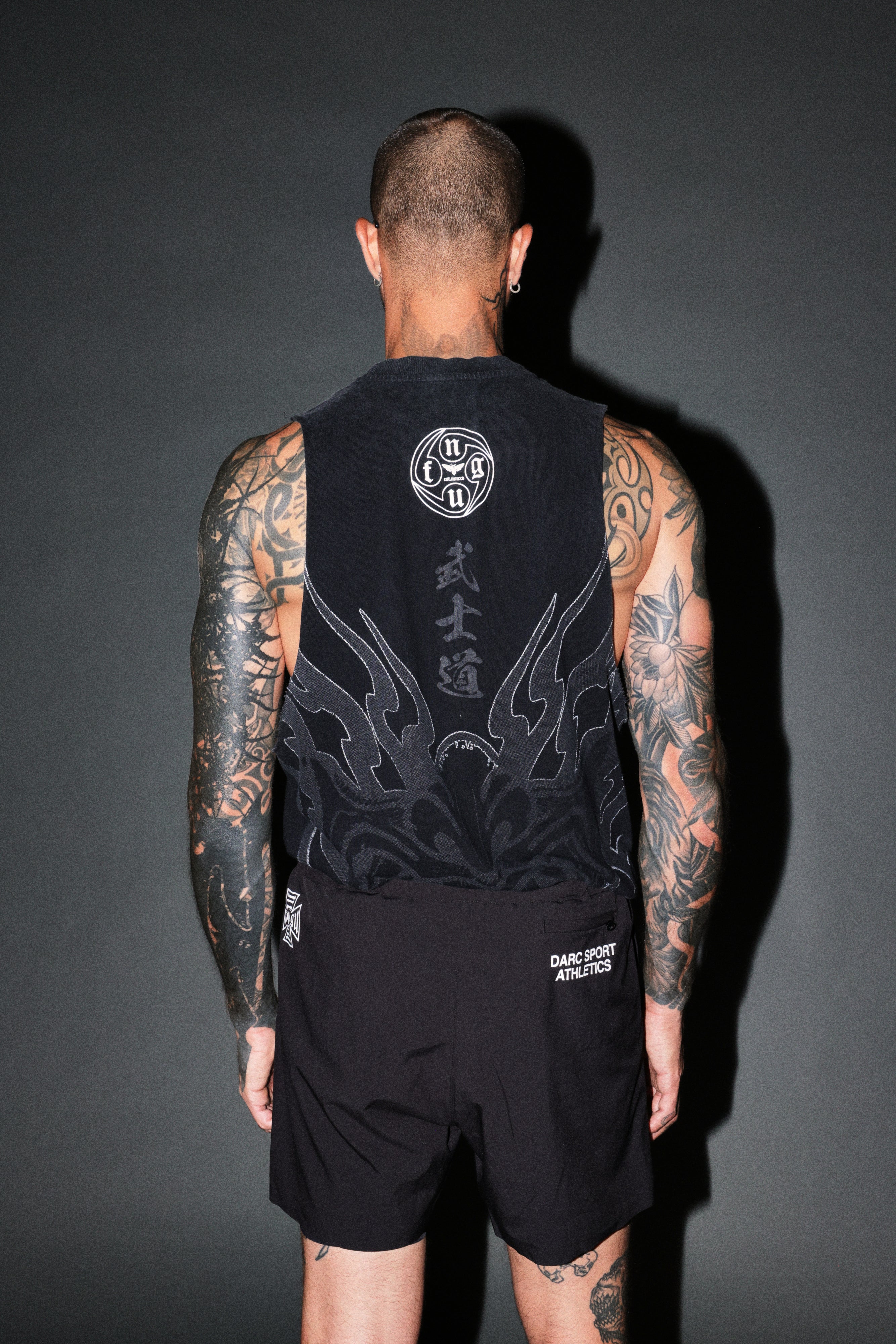 Half Mask Tommy Muscle Tee in Black