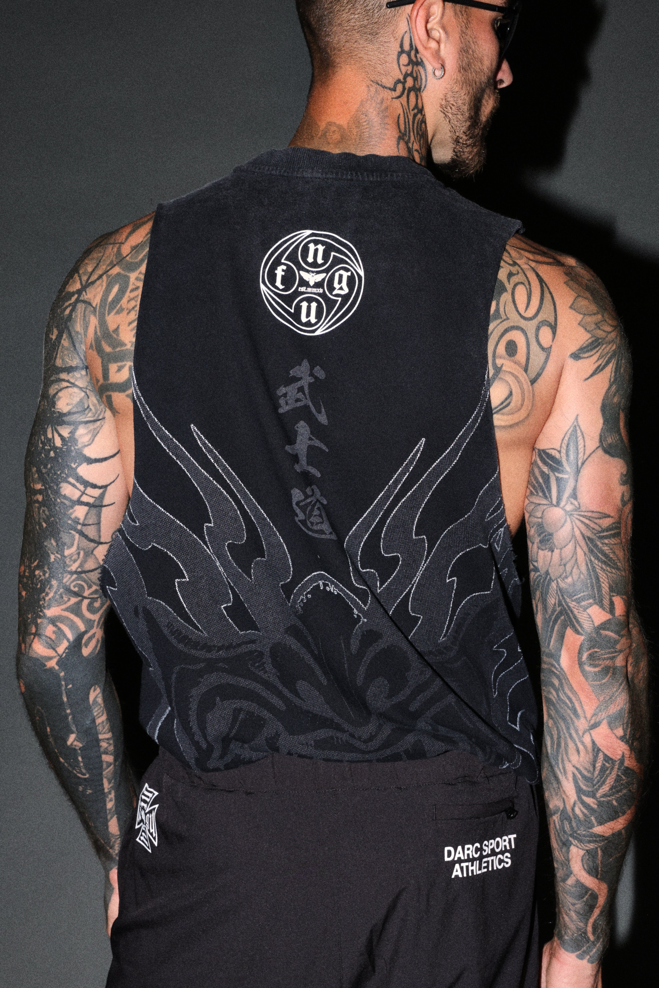 Half Mask Tommy Muscle Tee in Black