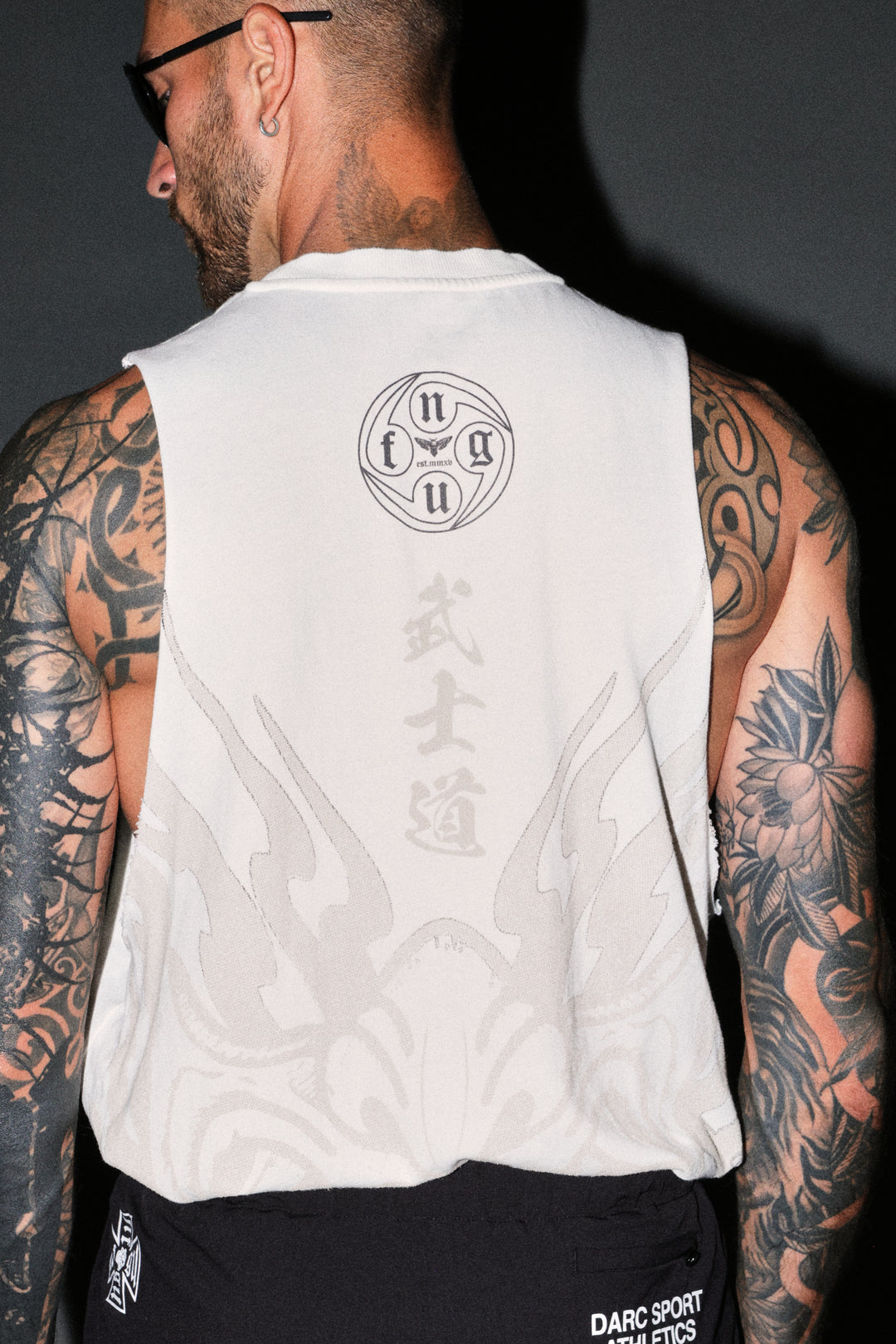 Half Mask Tommy Muscle Tee in Cream