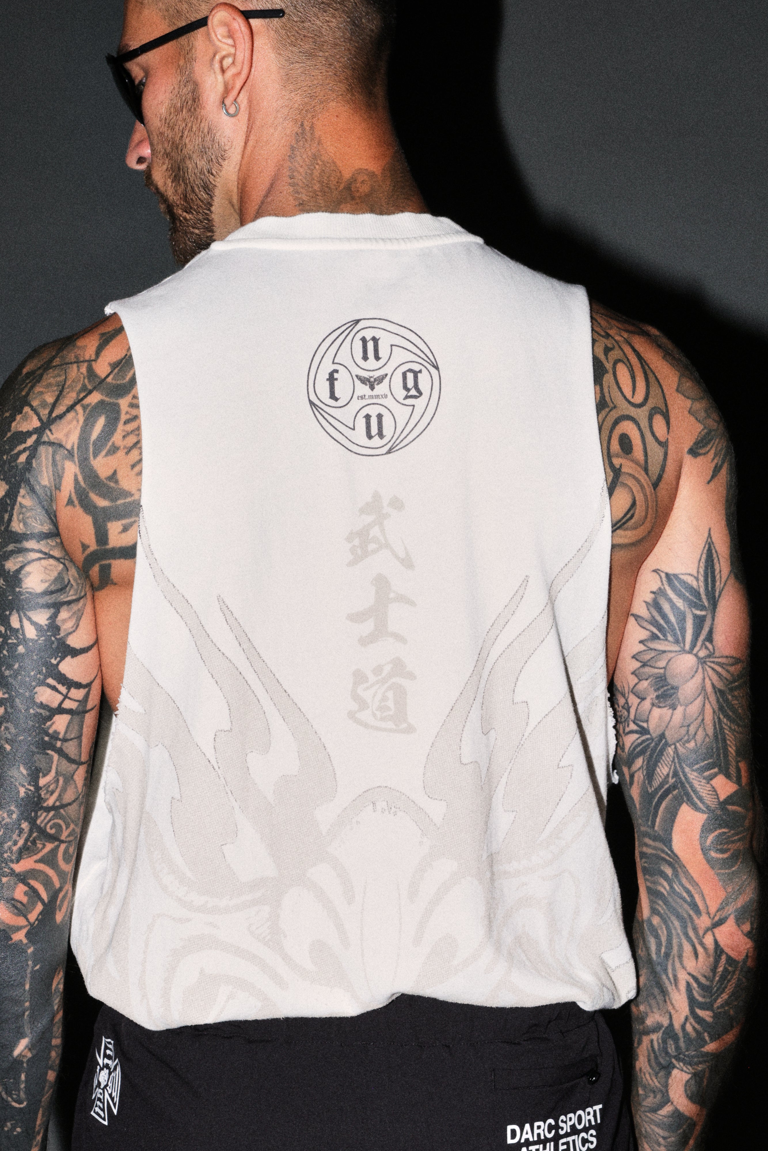 Half Mask Tommy Muscle Tee in Cream
