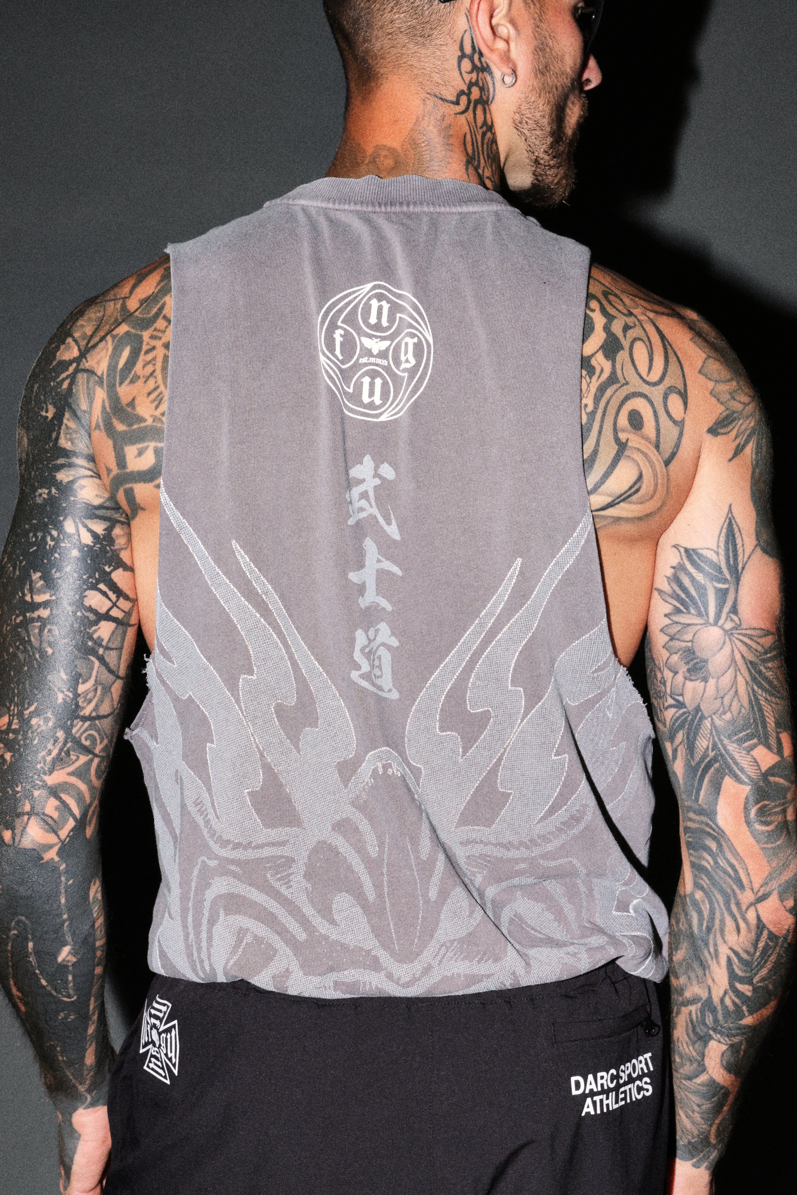 Half Mask Tommy Muscle Tee in Slate Gray