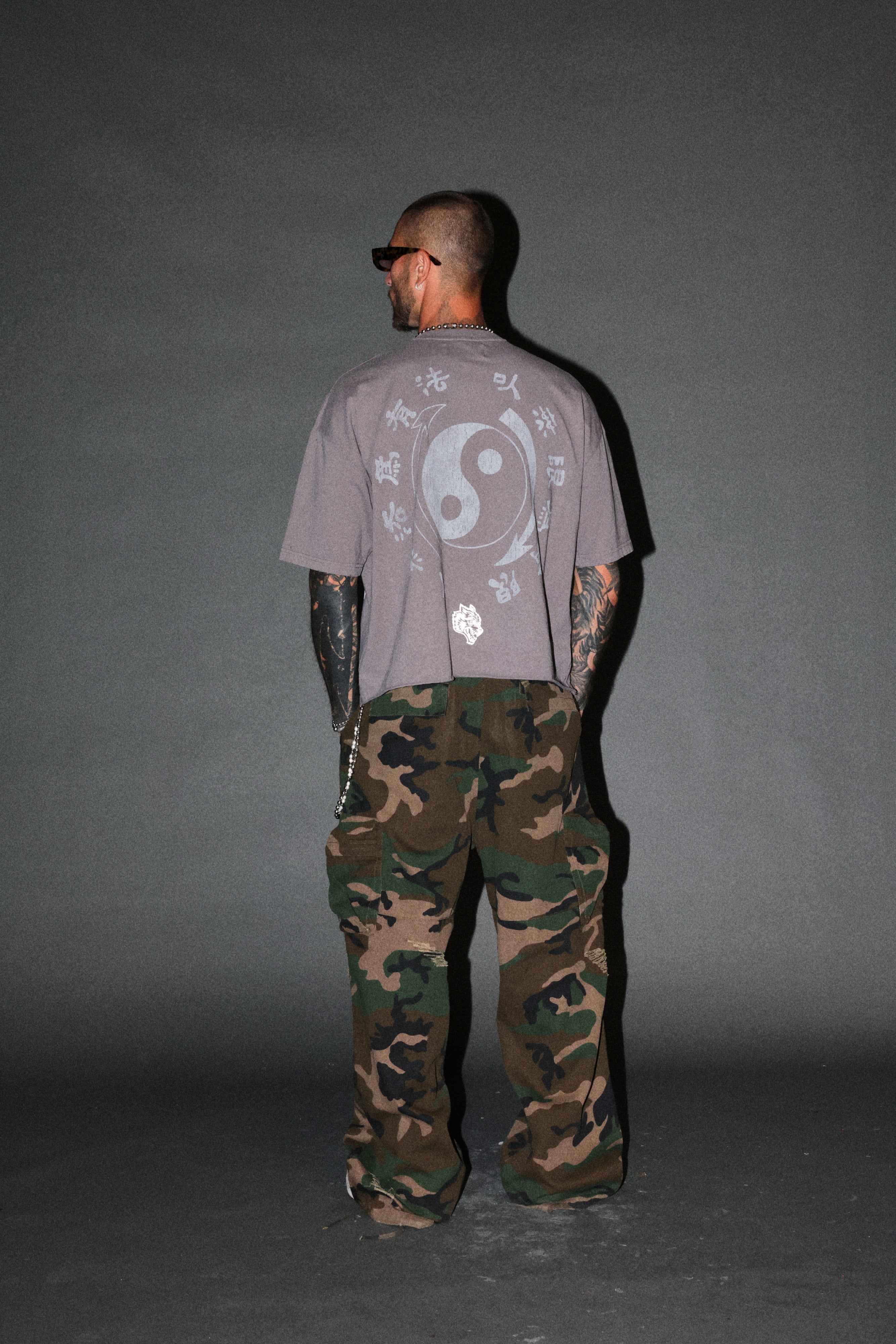 Bruce Lee Forever Distressed Grunge Box Cut Tee V2 in Slate Gray