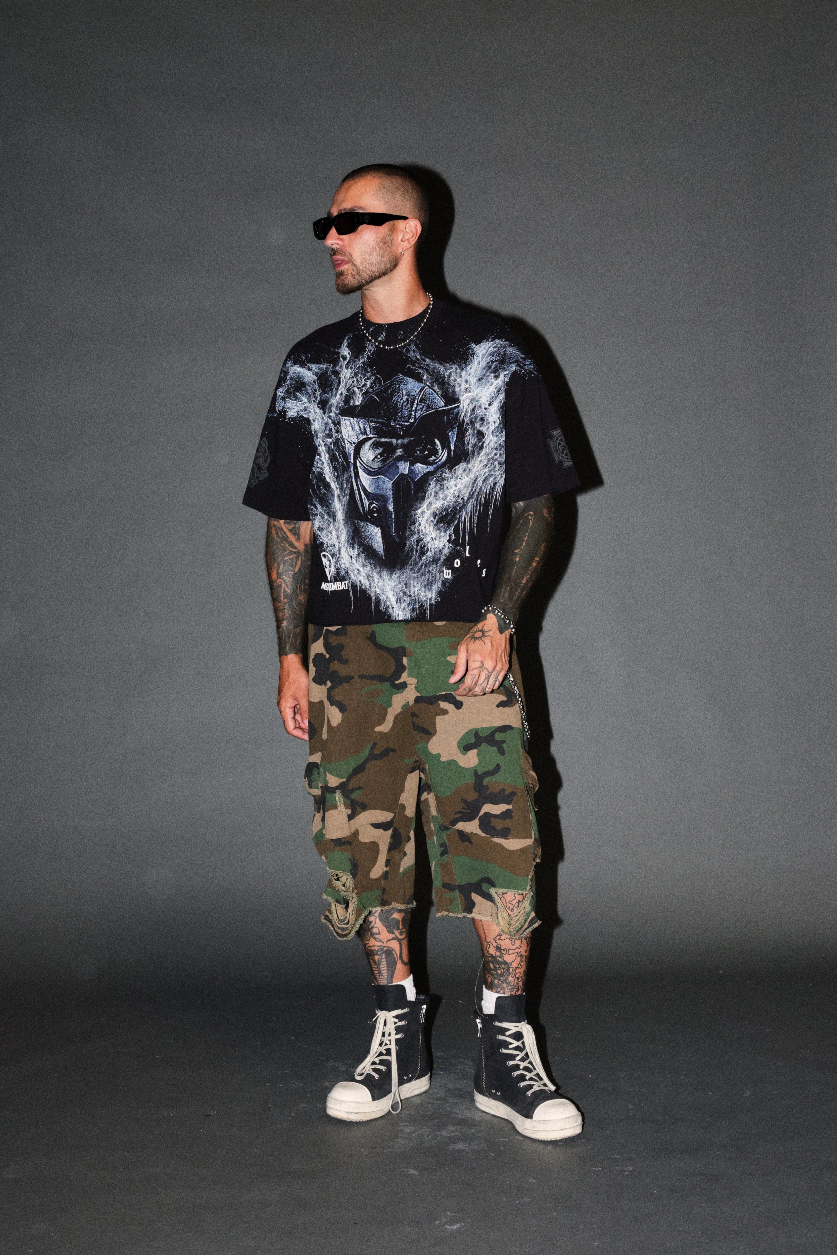 Sub-Zero Distressed Grunge Box Cut Tee V2 in Black
