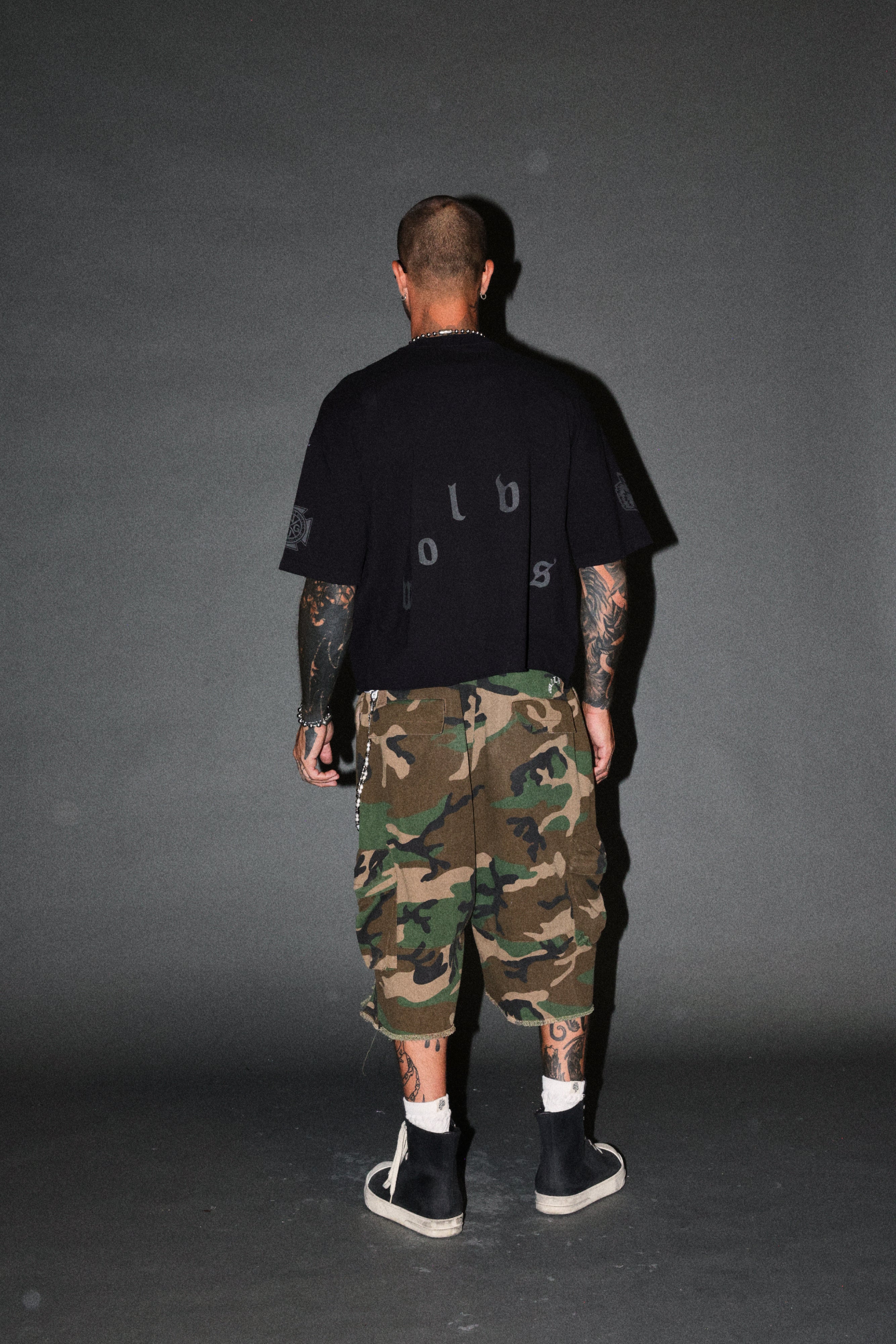 Sub-Zero Distressed Grunge Box Cut Tee V2 in Black