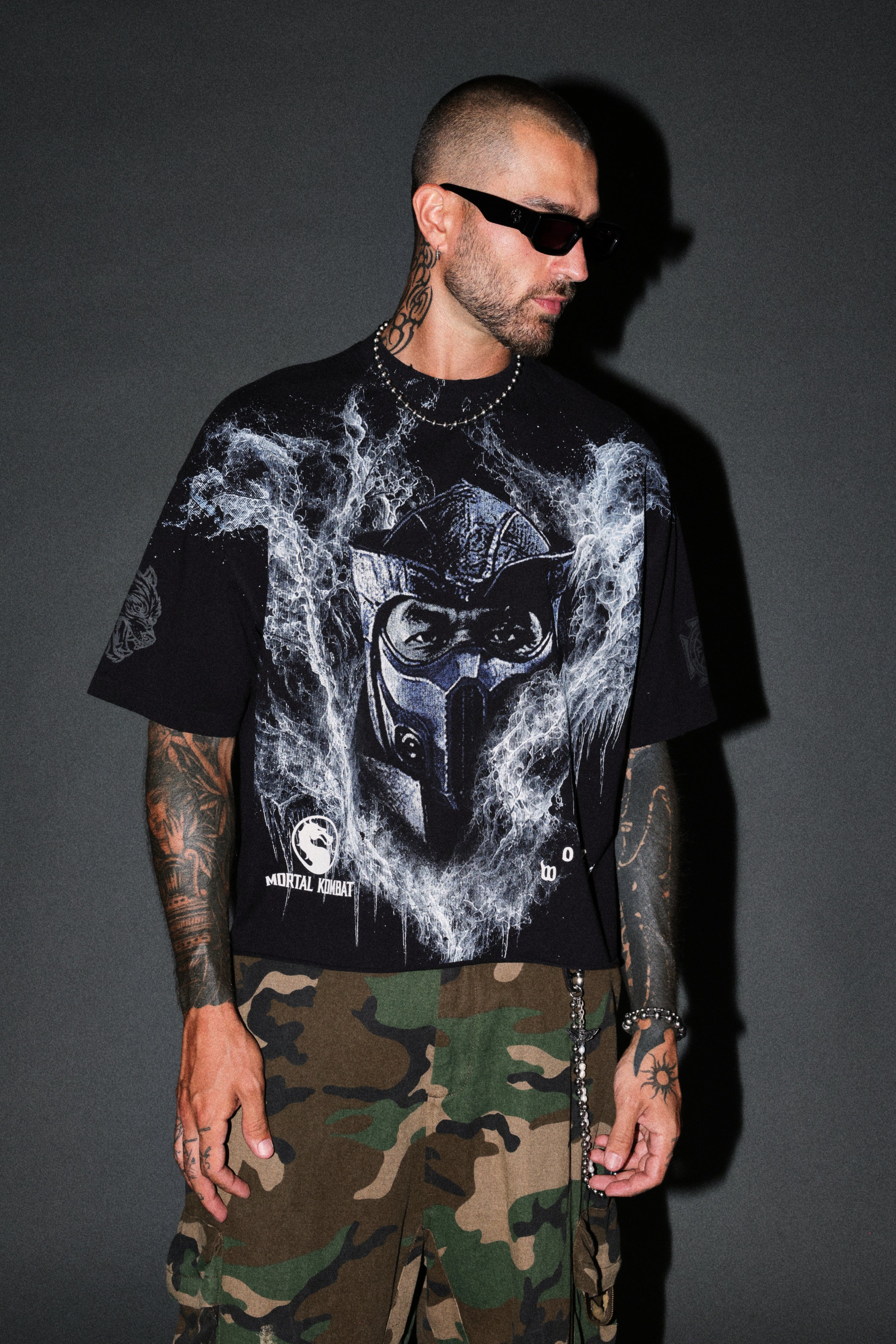 Sub-Zero Distressed Grunge Box Cut Tee V2 in Black