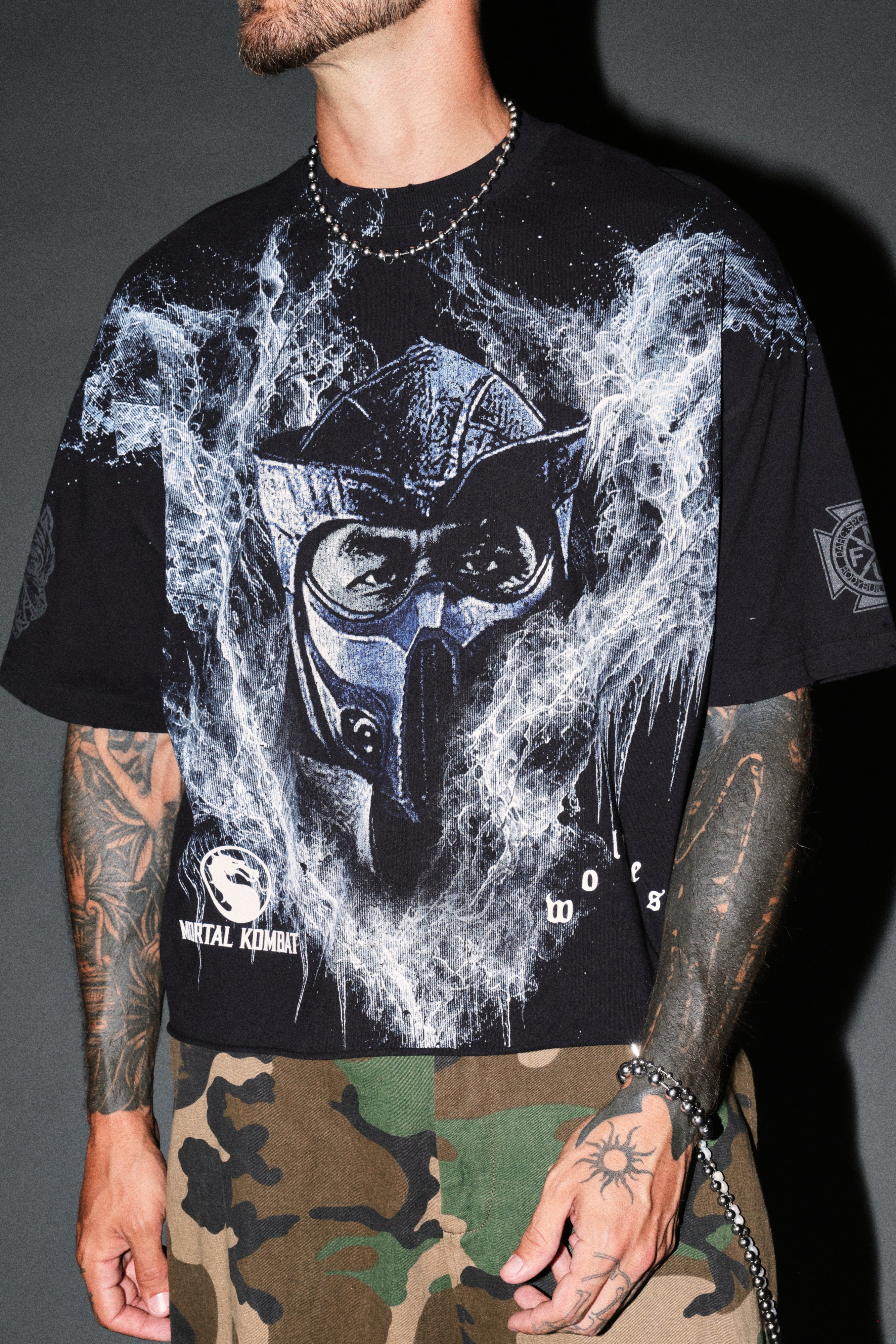 Sub-Zero Distressed Grunge Box Cut Tee V2 in Black