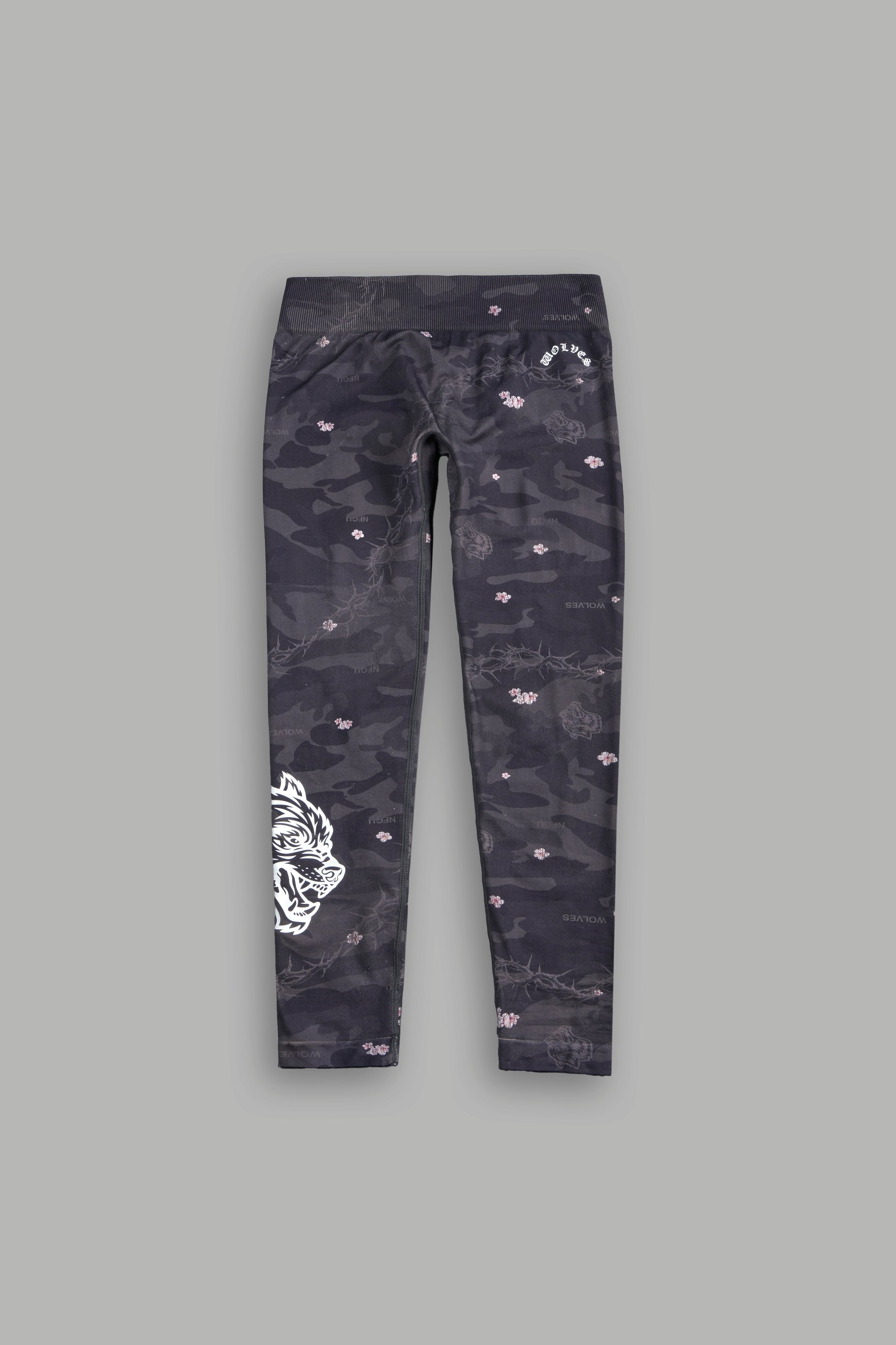 Wolf Chopper Hadley Soft Seamless Leggings in Warrior in a Garden Black Camo