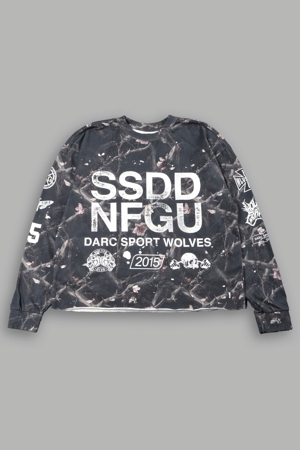 Club Core Grunge Mid Length Raw Hem Ls Tee In All Of Us Camo