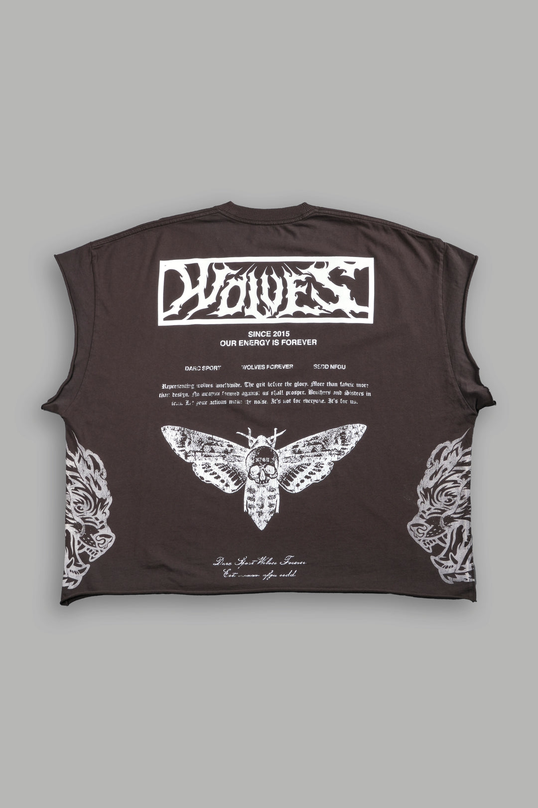 Death's-Head Grunge Cut-Off Mid Length Raw Hem Tee in Darc Brown Drift Wash