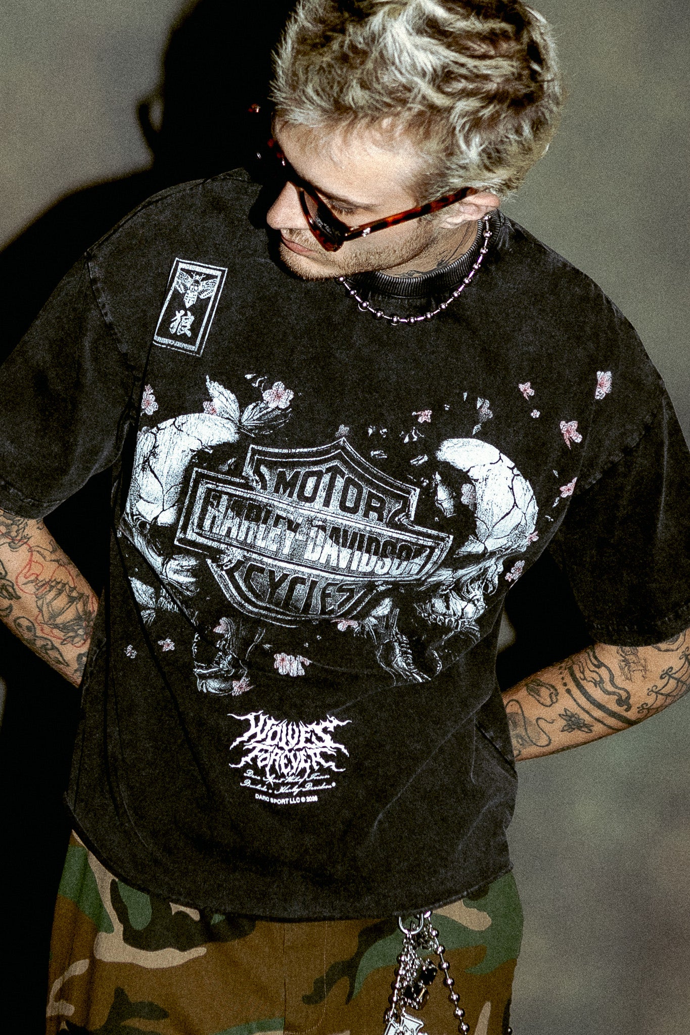 Shattered Bushido Grunge Mid Length Raw Hem Tee in Black
