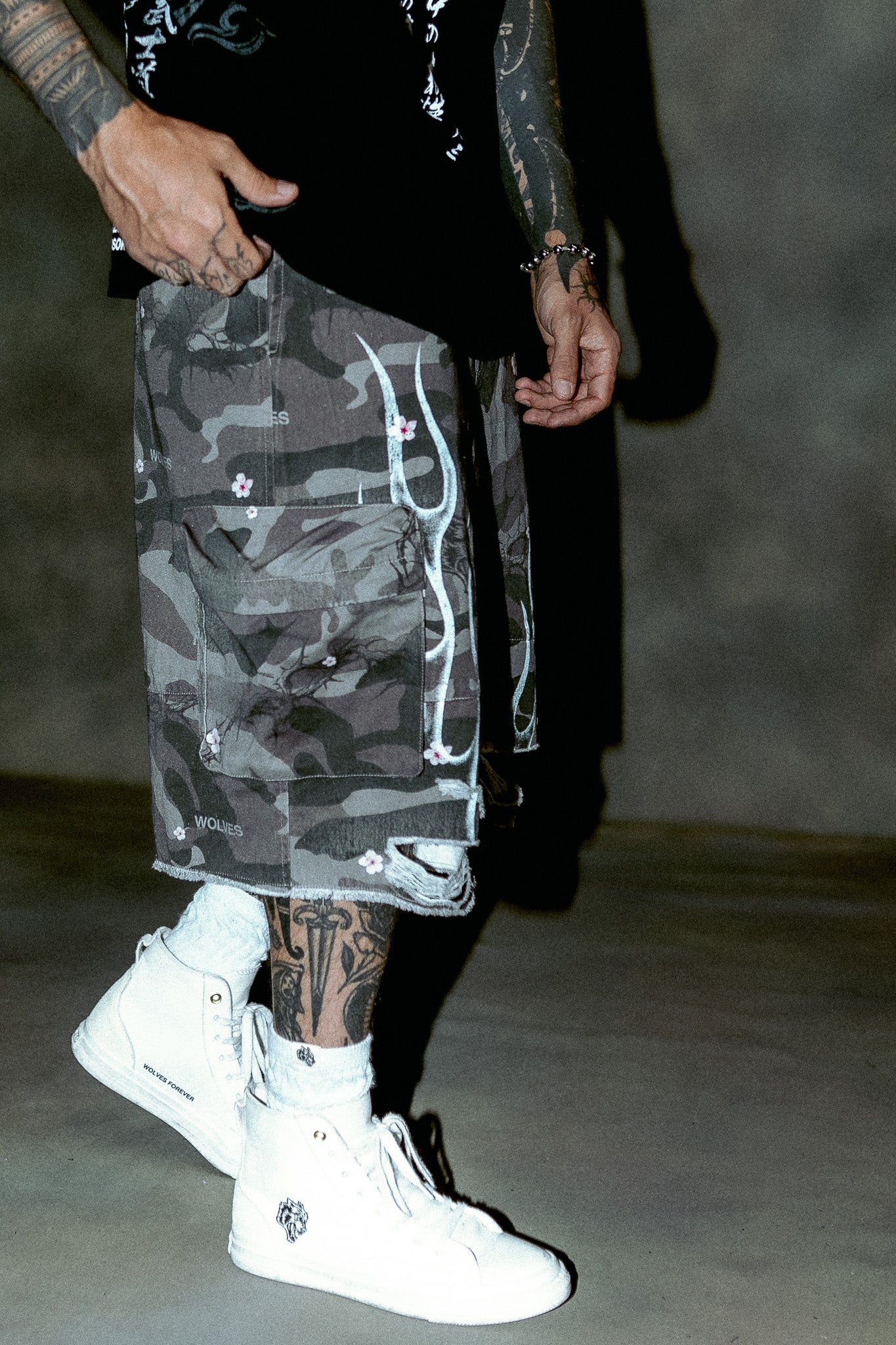 Darc Blossom Duke Cargo Shorts in Warrior In A Garden Green Camo