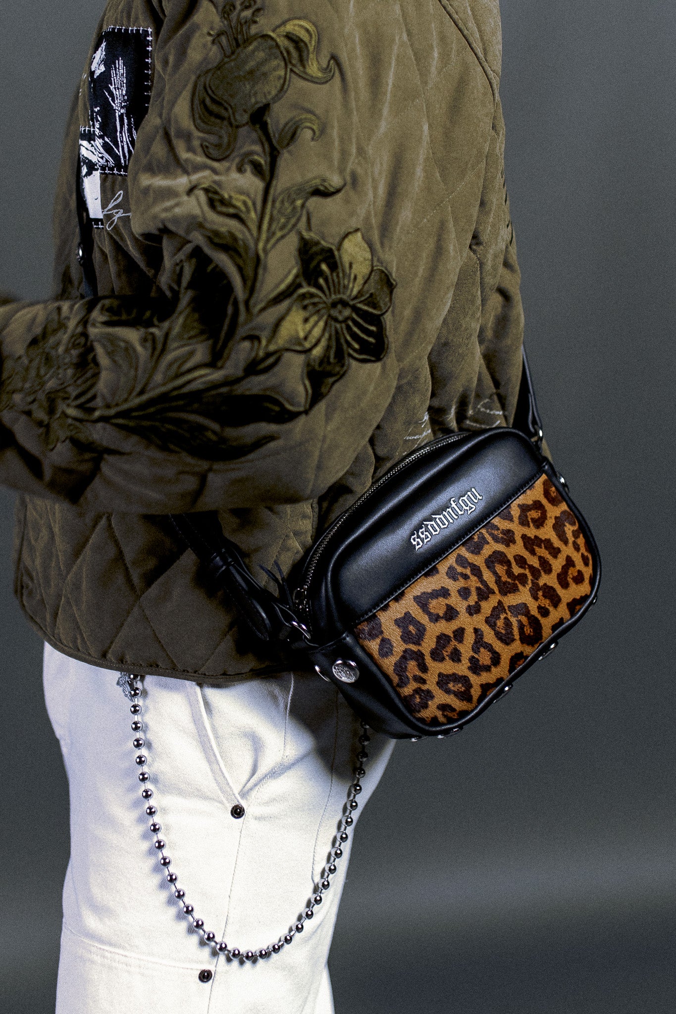 Wolf Head Rodman Leather Side Bag in Black