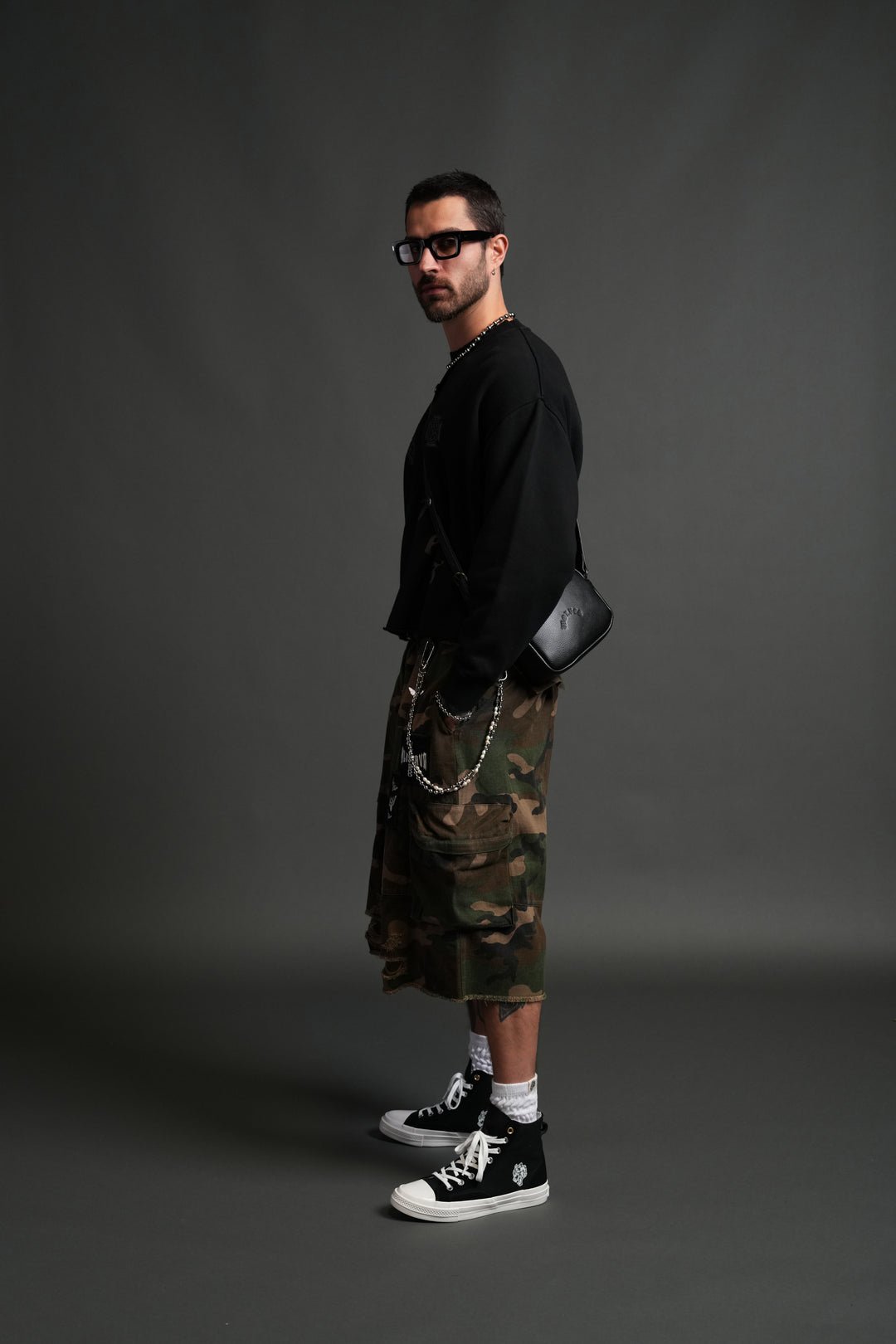 Wolves Chopper Blade Leather Side Bag in Black