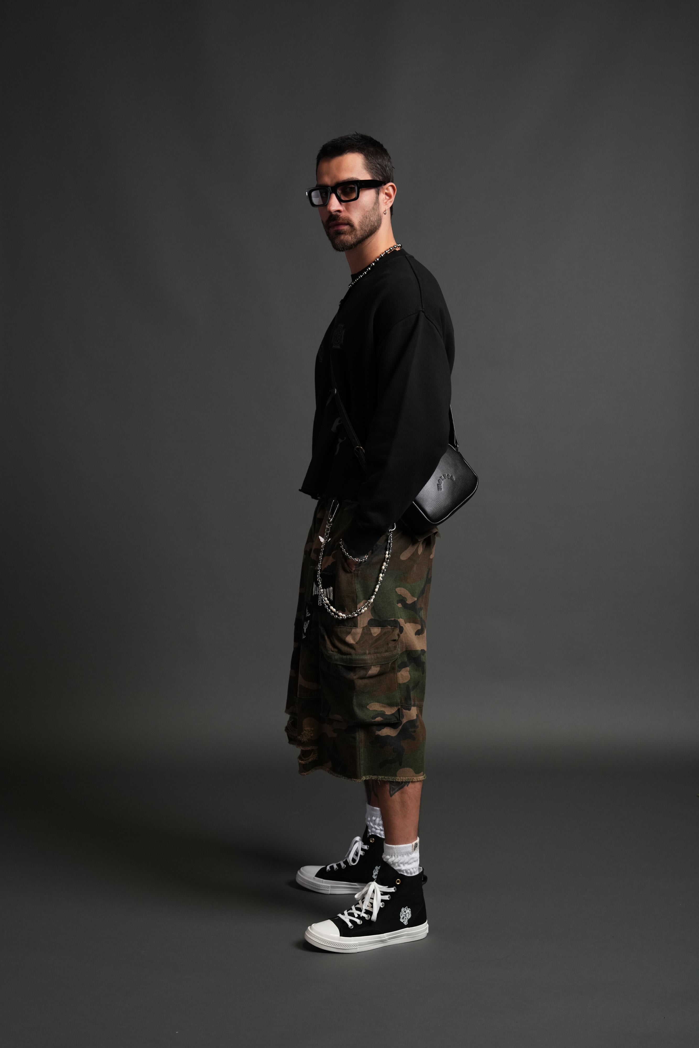 Wolves Chopper Blade Leather Side Bag in Black