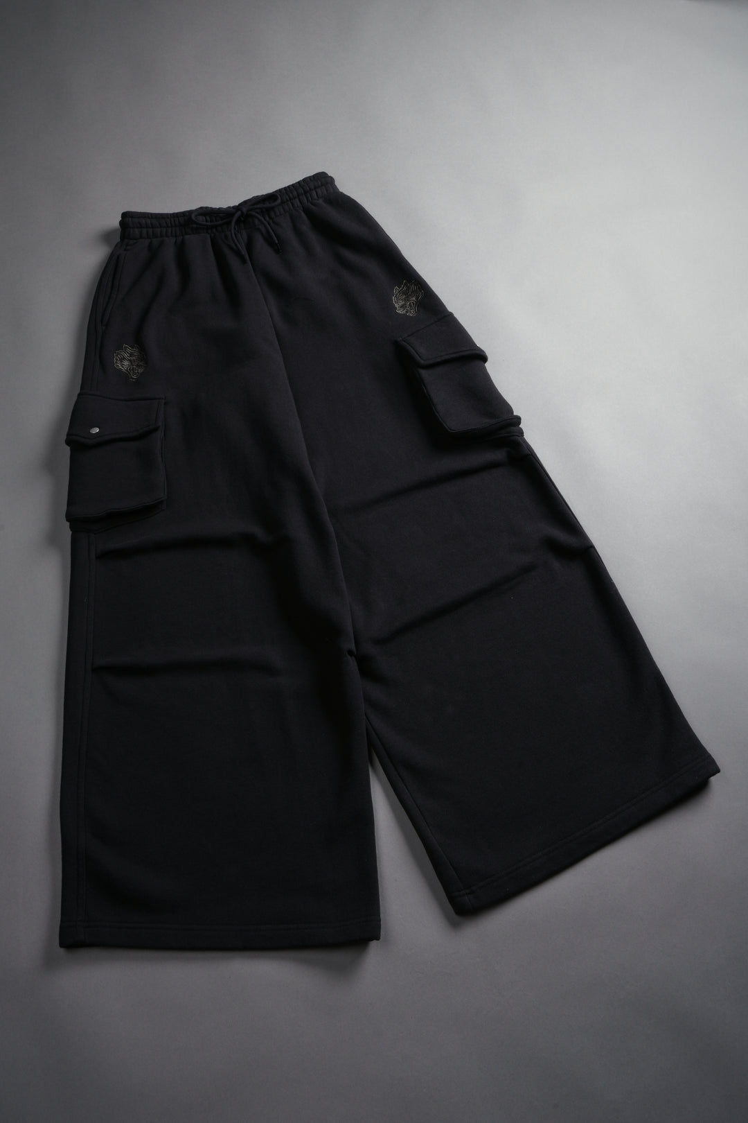 Dual Mia Cargo Sweat Pants in Black