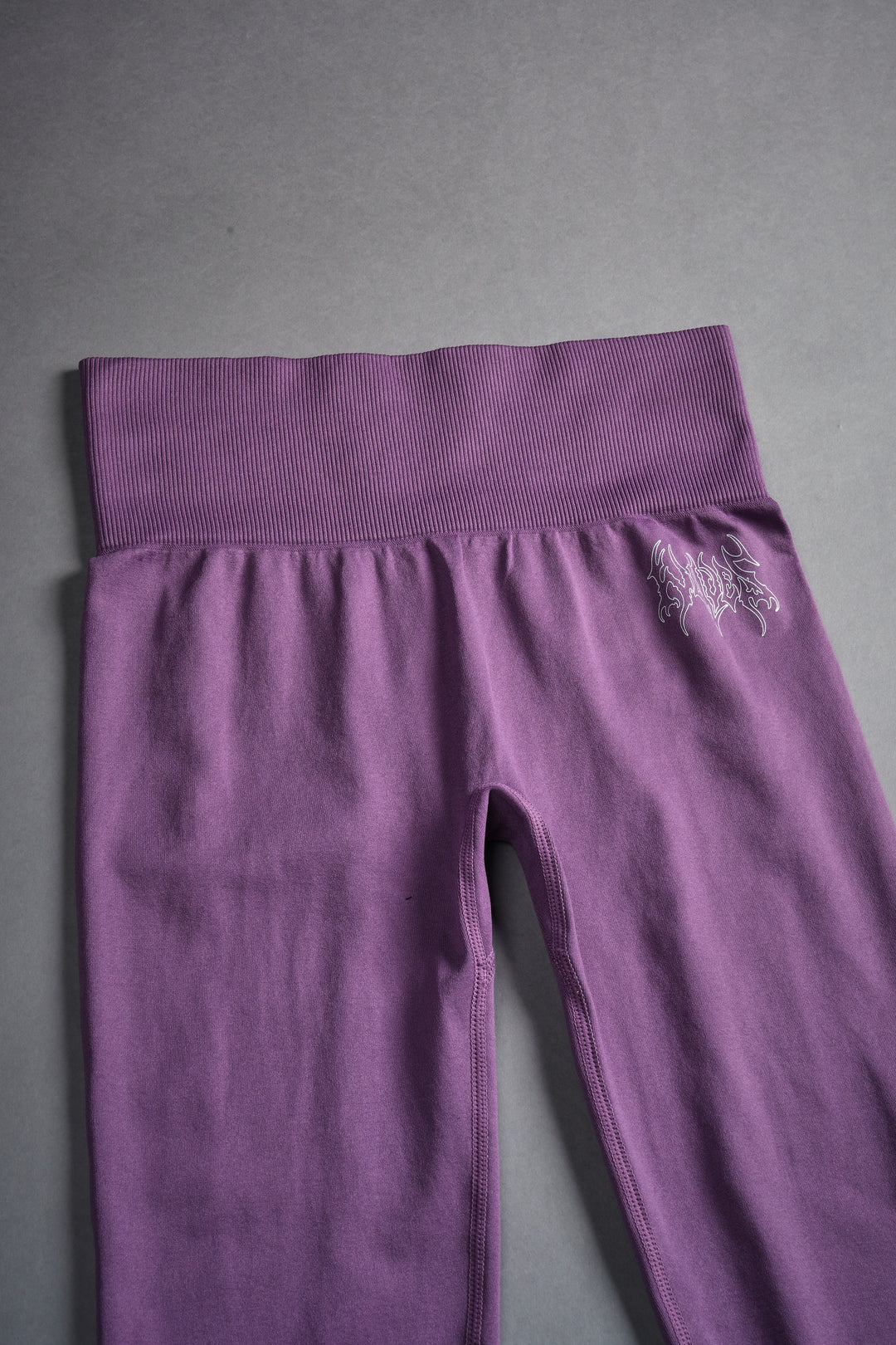 Hesh Forever "Everson Seamless" Scrunch Leggings in Darc Violet