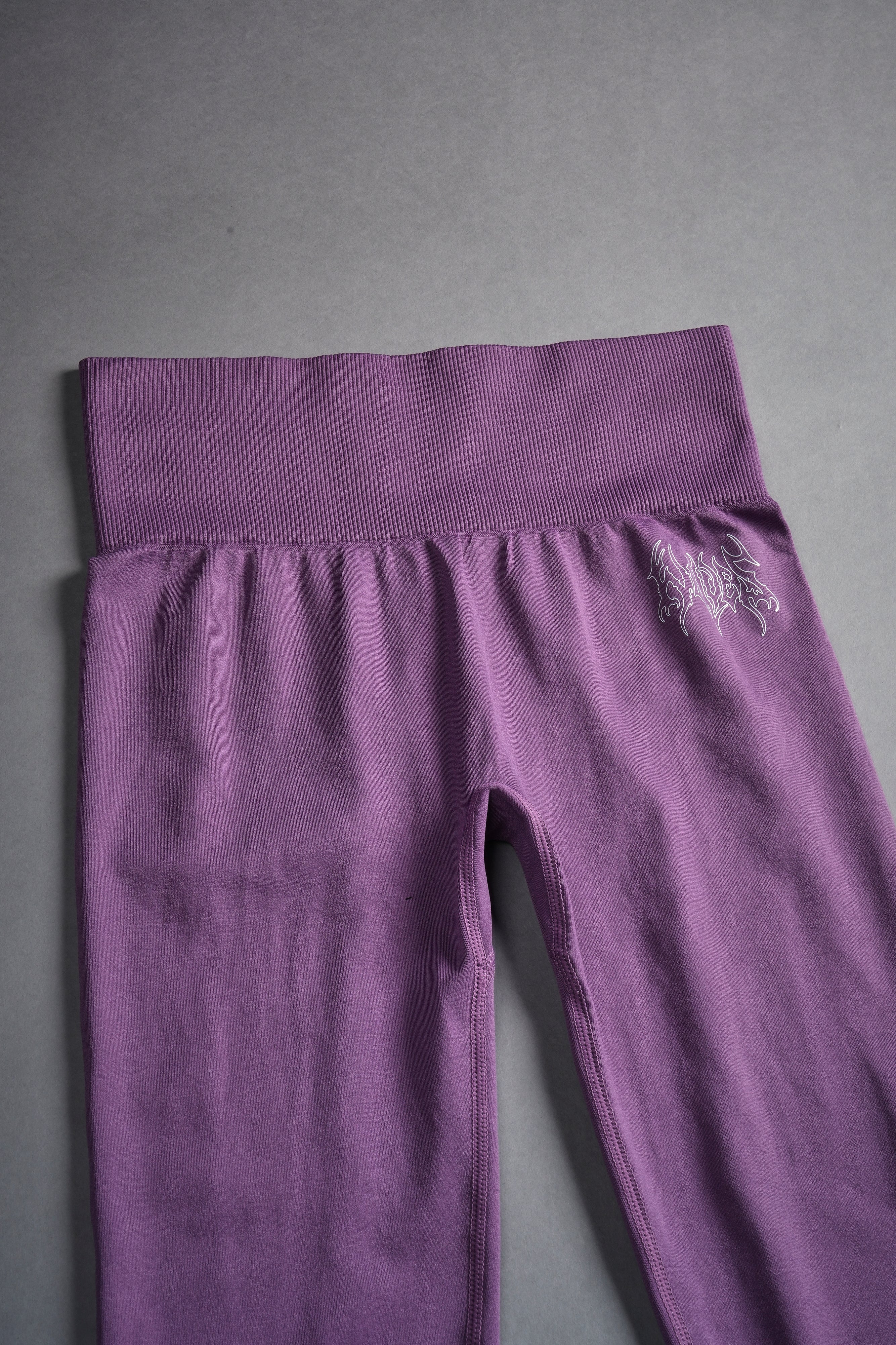 Hesh Forever "Everson Seamless" Scrunch Leggings in Darc Violet
