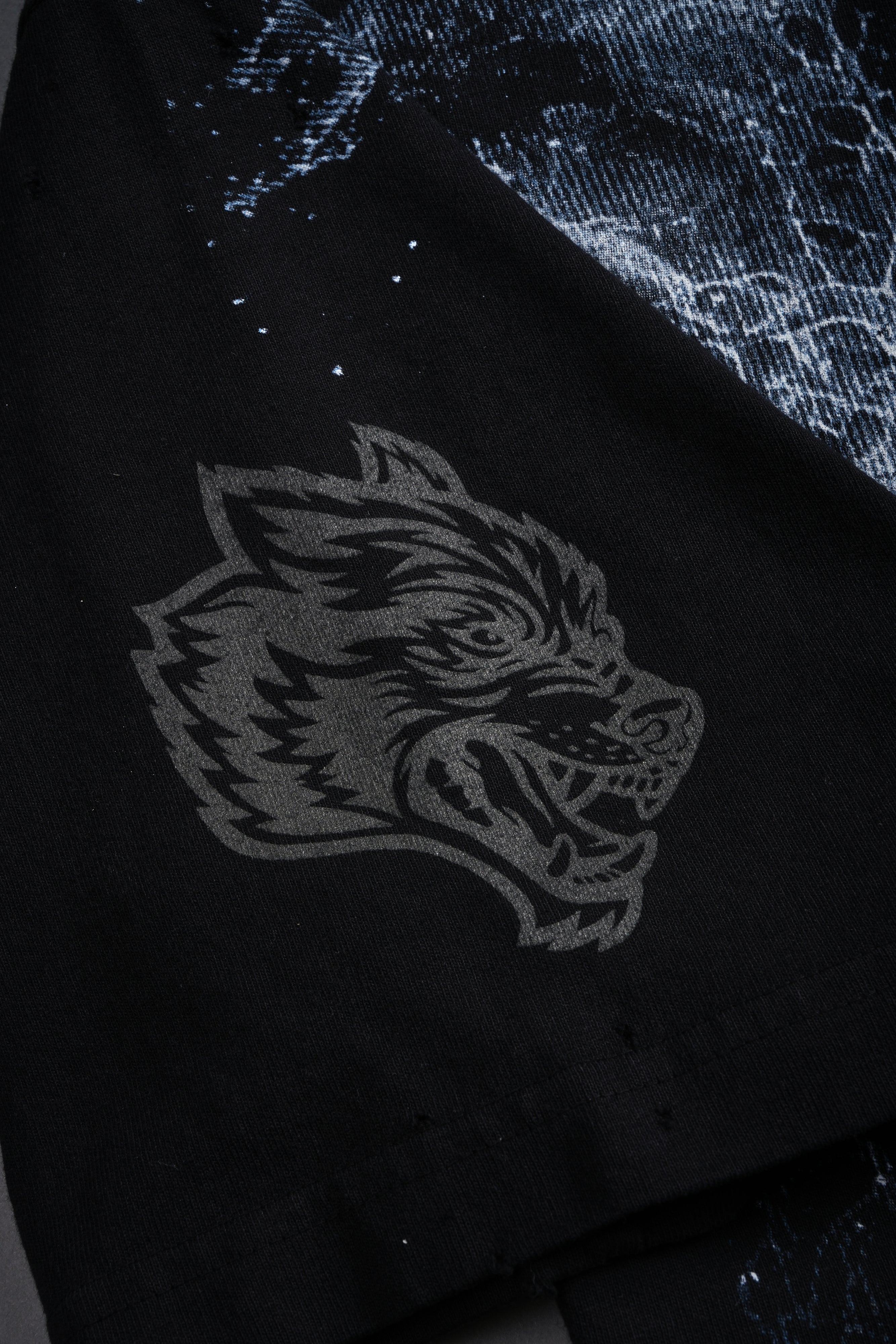 Sub-Zero Distressed Grunge Box Cut Tee V2 in Black