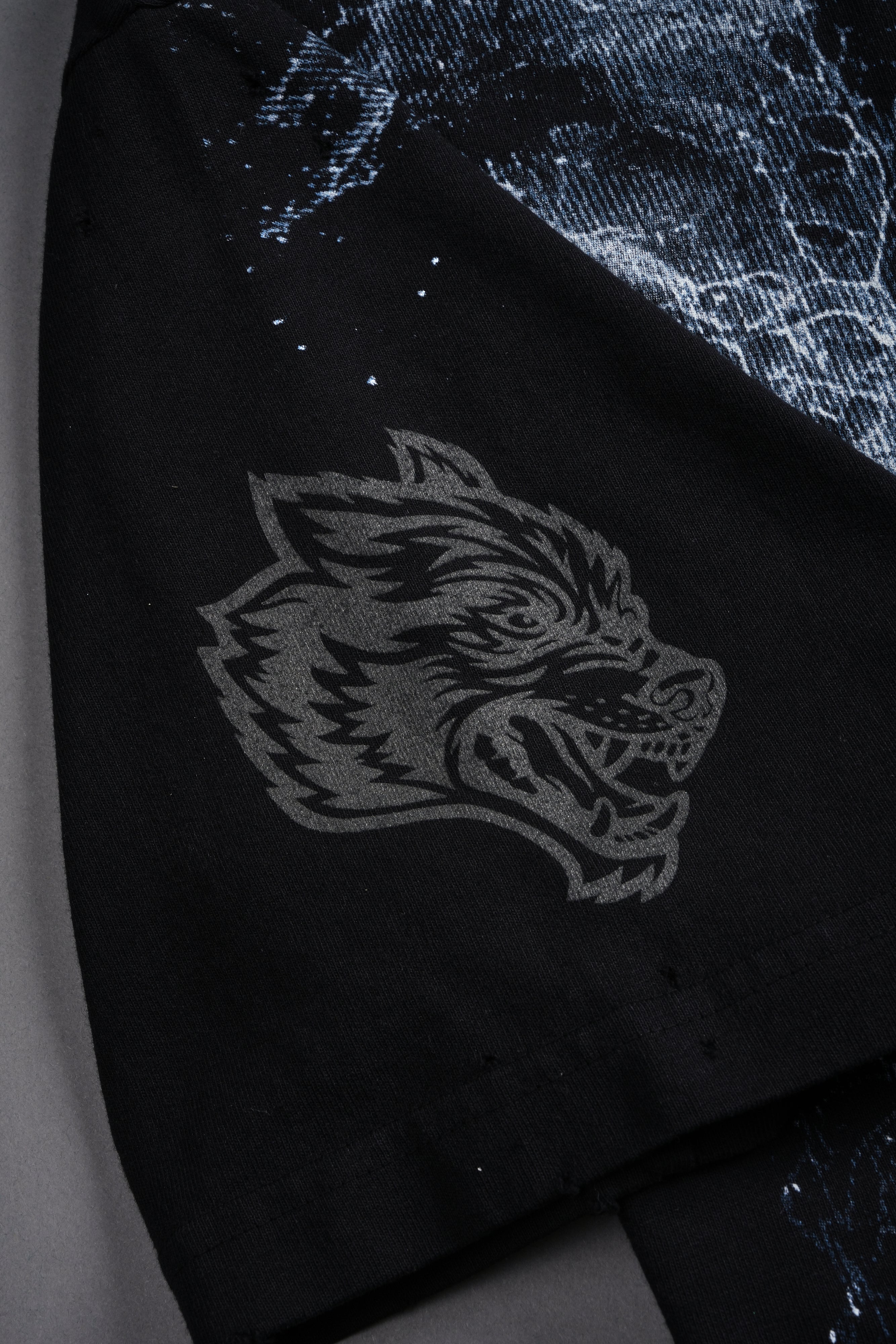 Sub-Zero Distressed Grunge Box Cut Tee V2 in Black