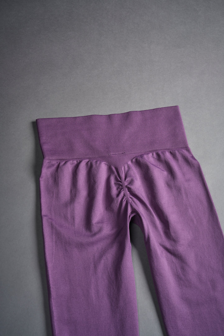 Hesh Forever "Everson Seamless" Scrunch Leggings in Darc Violet