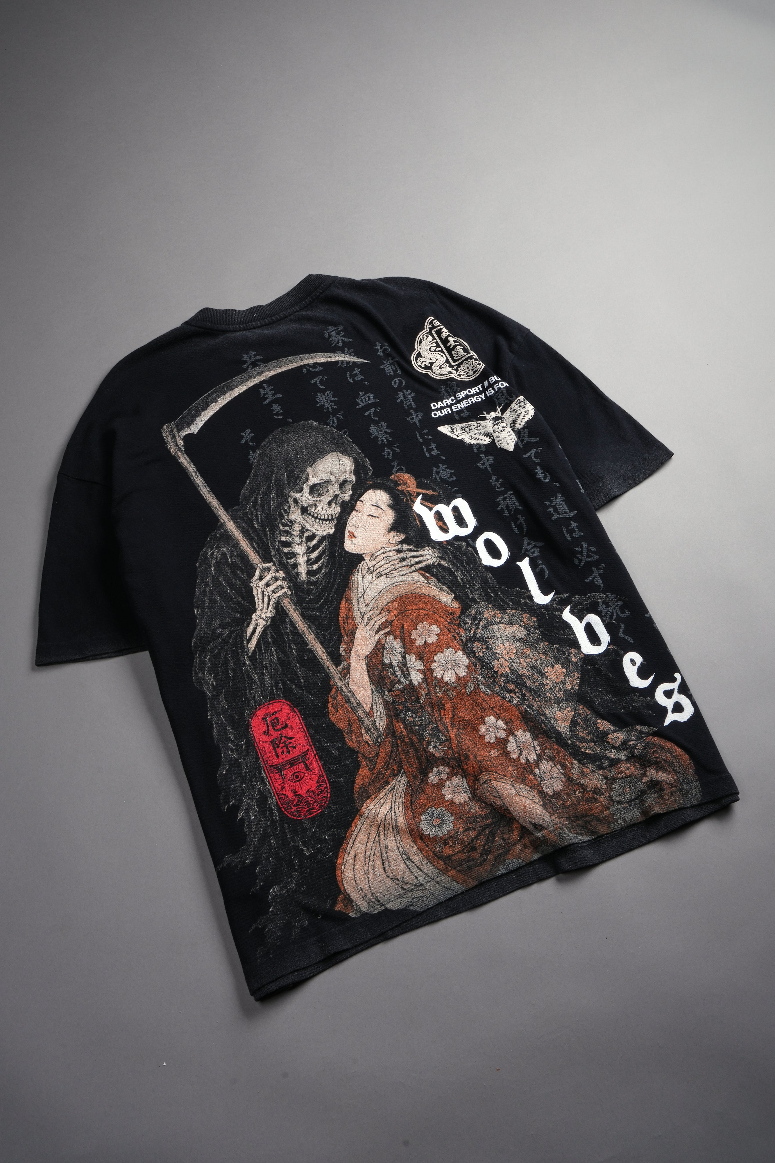 Shinigami'S Embrace Premium Oversized Tee in Black