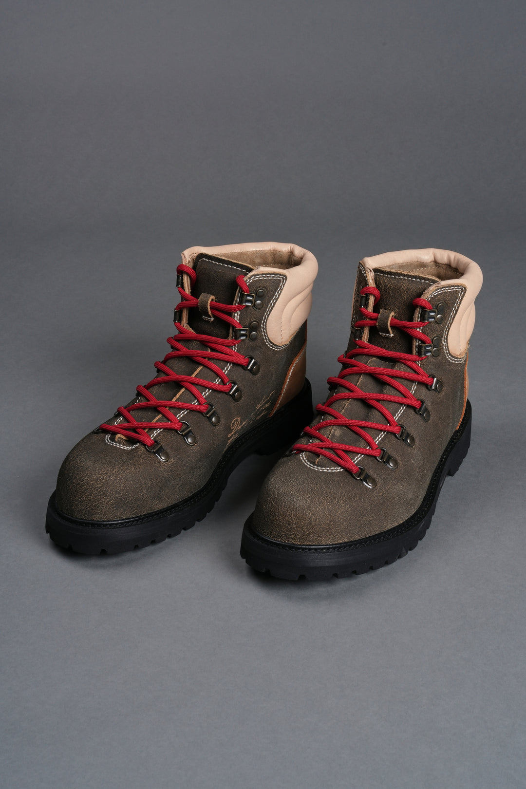 Von Wolf Boots in Brown/Tan
