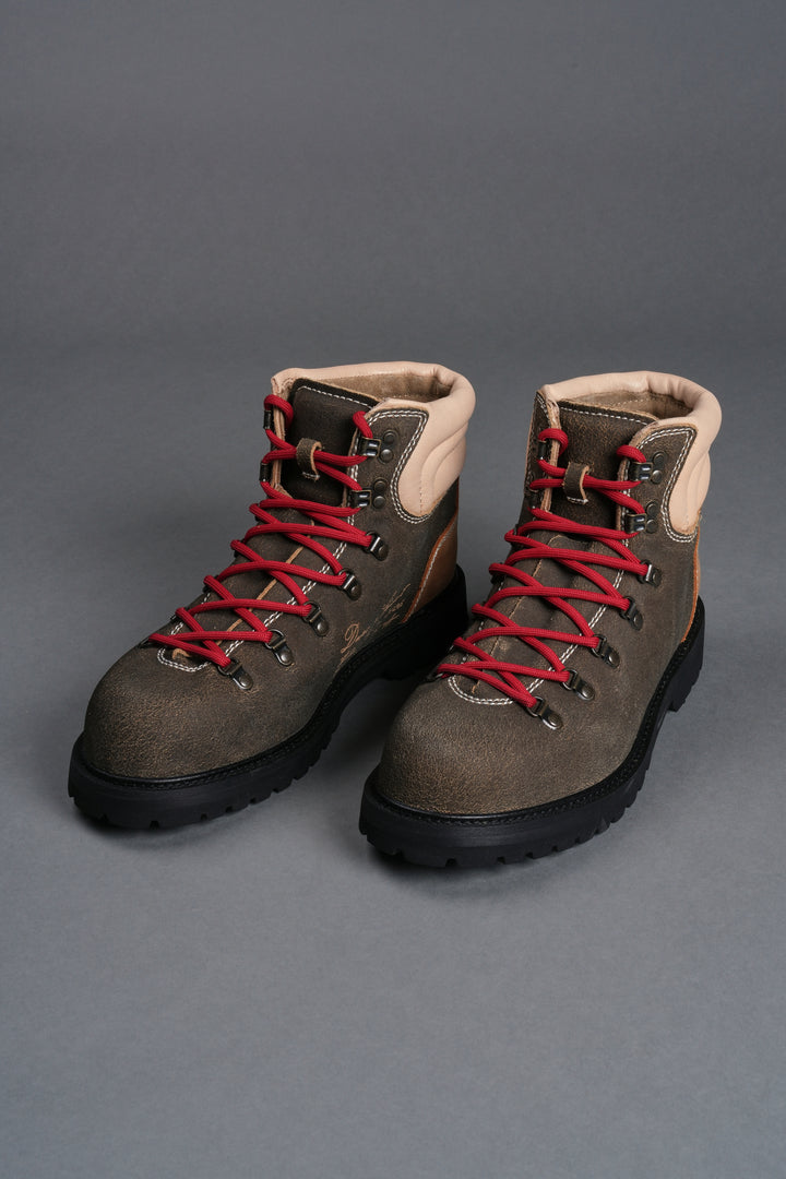 Von Wolf Boots in Brown/Tan