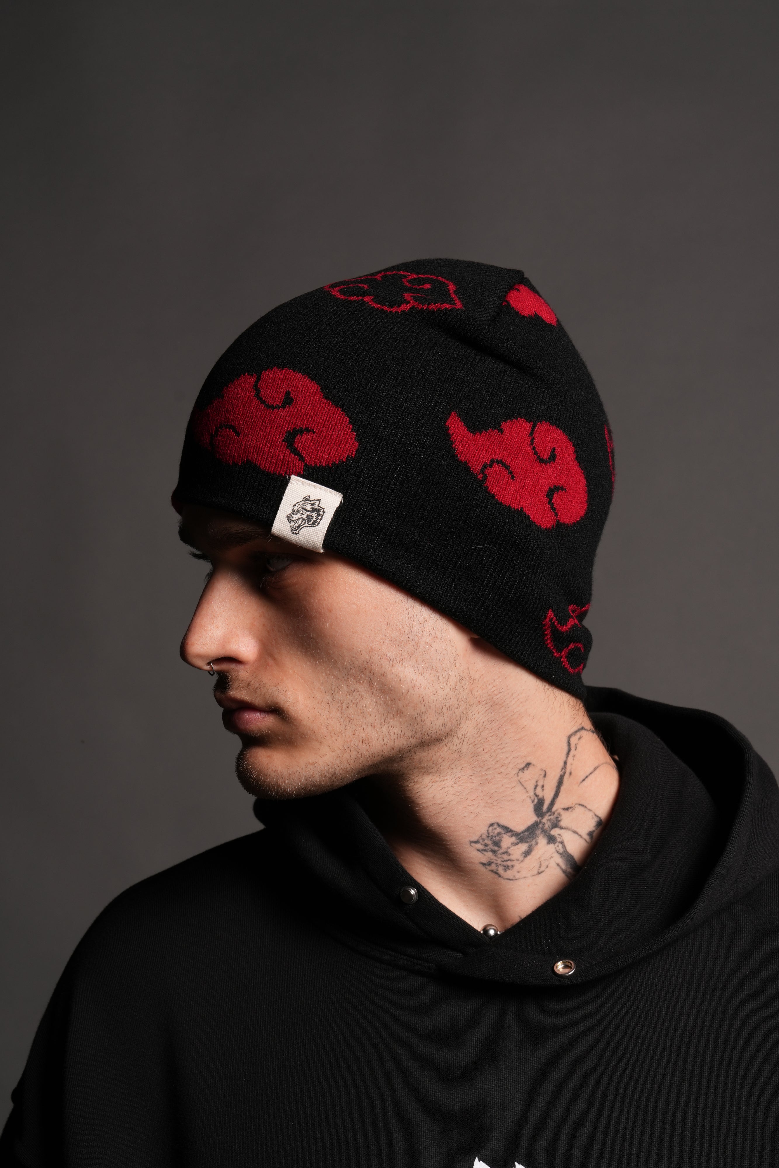 Wolf Clouds Cap Beanie in Black/Red