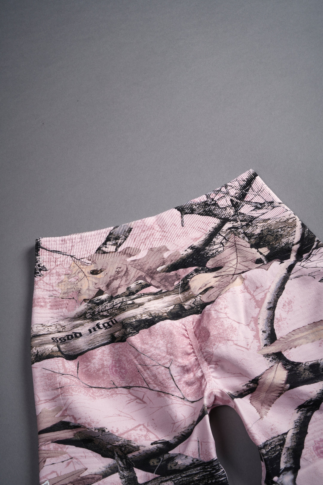 Dual Wolf Everson Seamless "Valencourt" Shorts in Brown/Light Mauve Woodland Camo