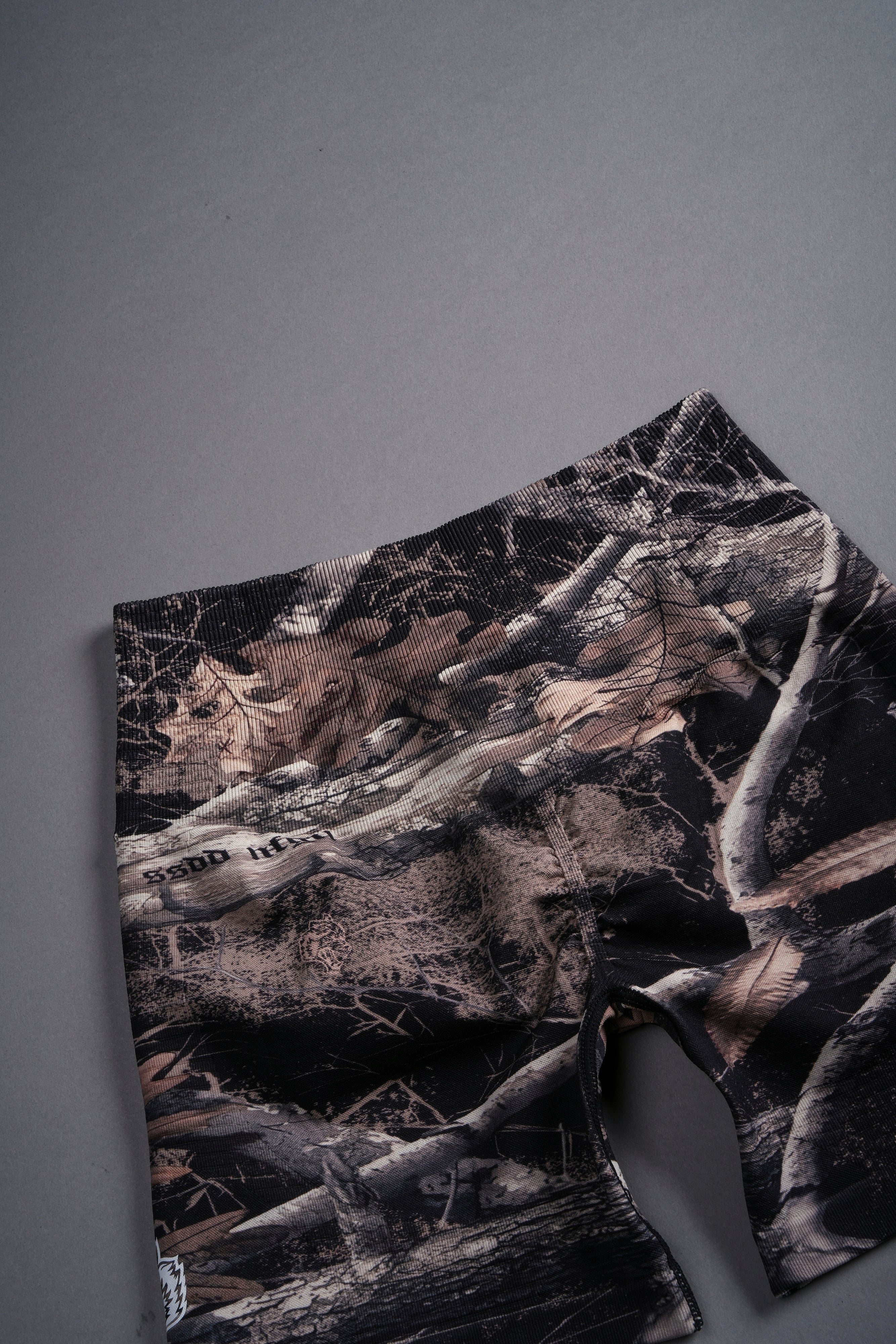 Dual Wolf Everson Seamless "Valencourt" Shorts in Darc Brown Woodland Camo