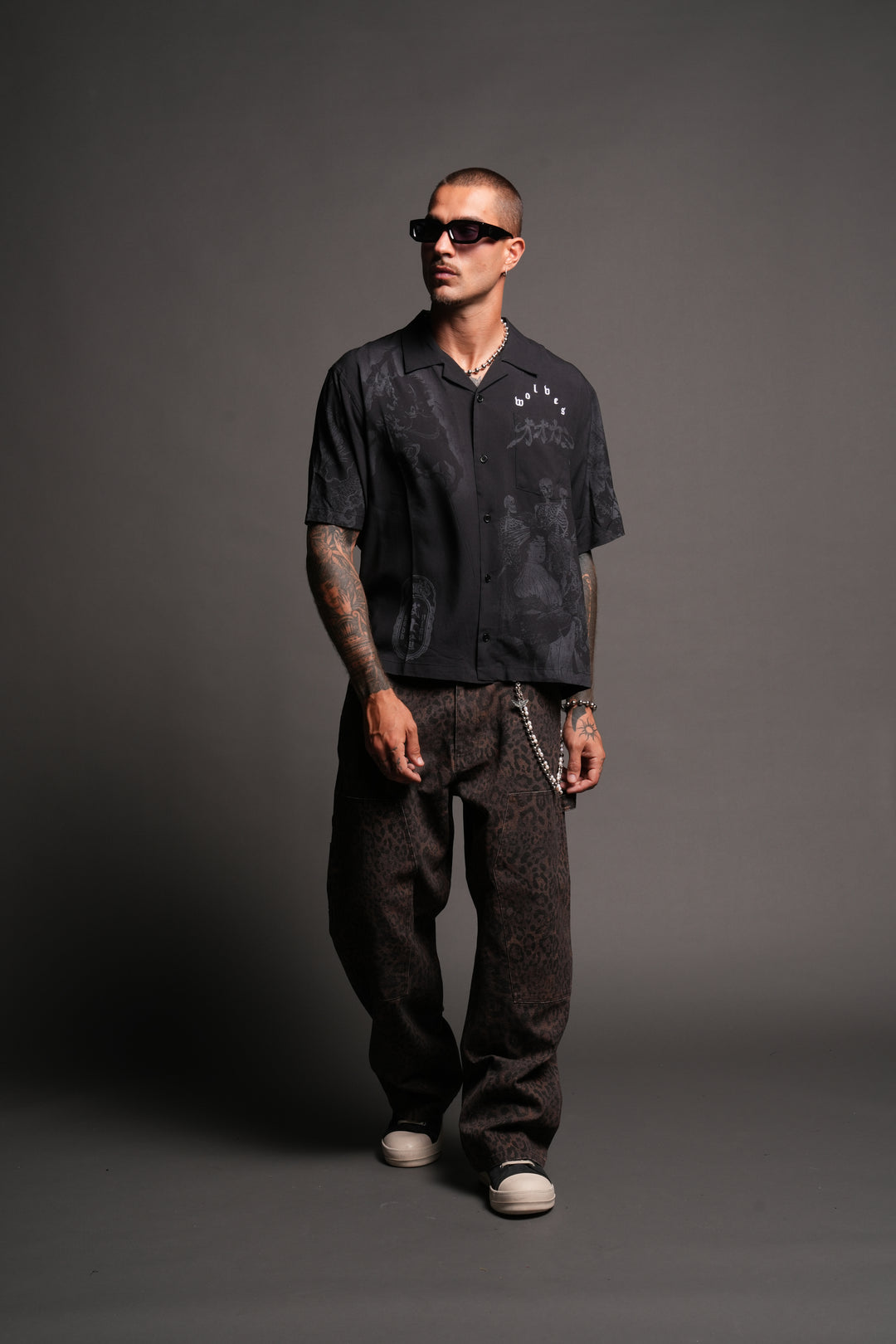 Ronin'S Lament Romero Mid Length Button Up in Black