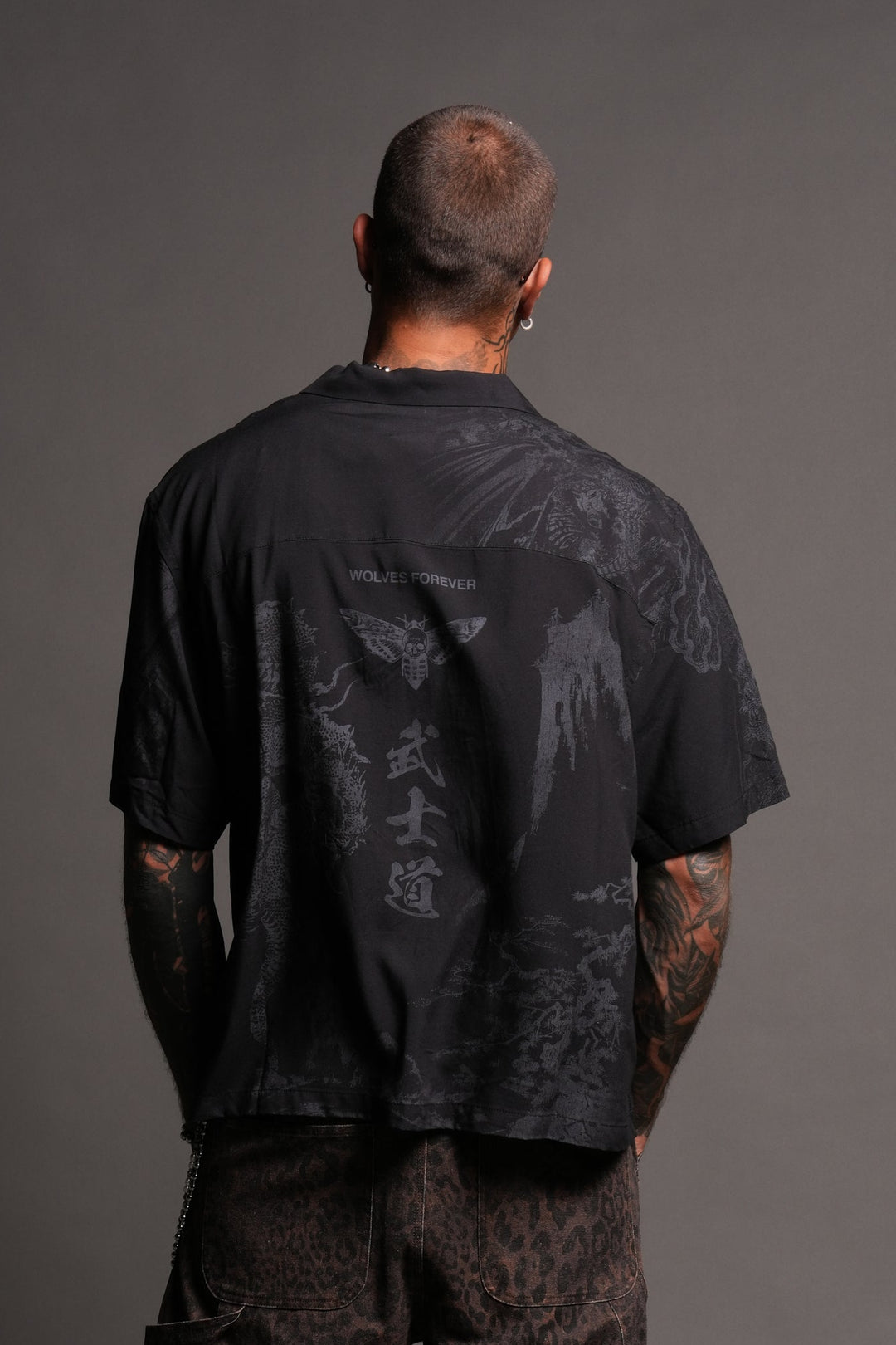 Ronin'S Lament Romero Mid Length Button Up in Black