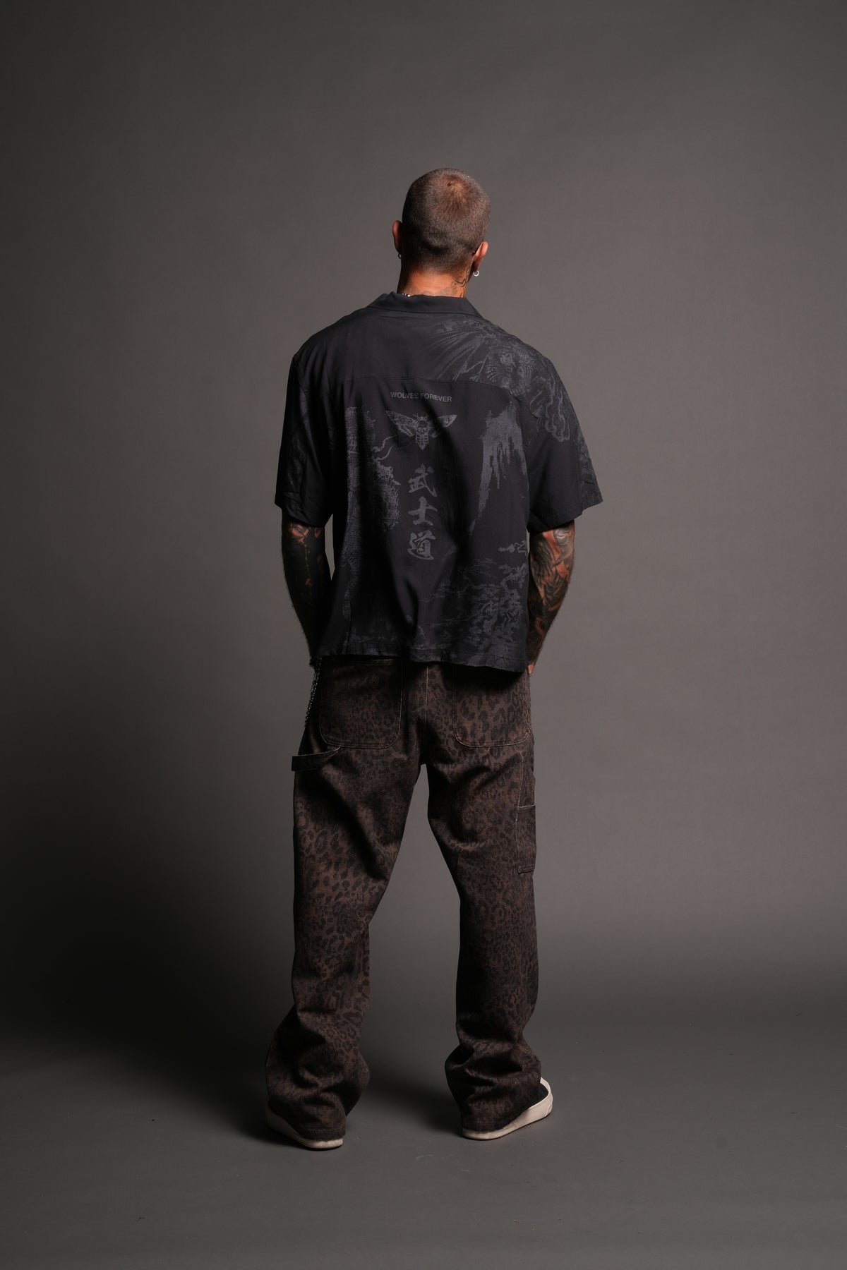 Ronin'S Lament Romero Mid Length Button Up in Black
