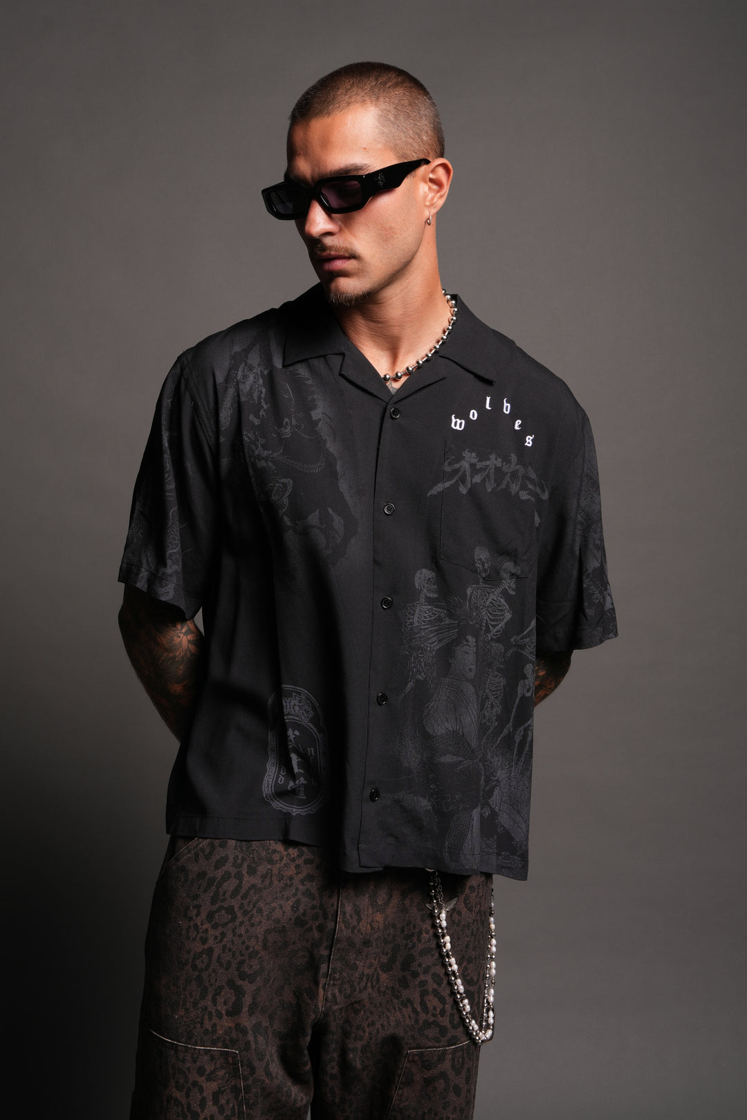 Ronin'S Lament Romero Mid Length Button Up in Black